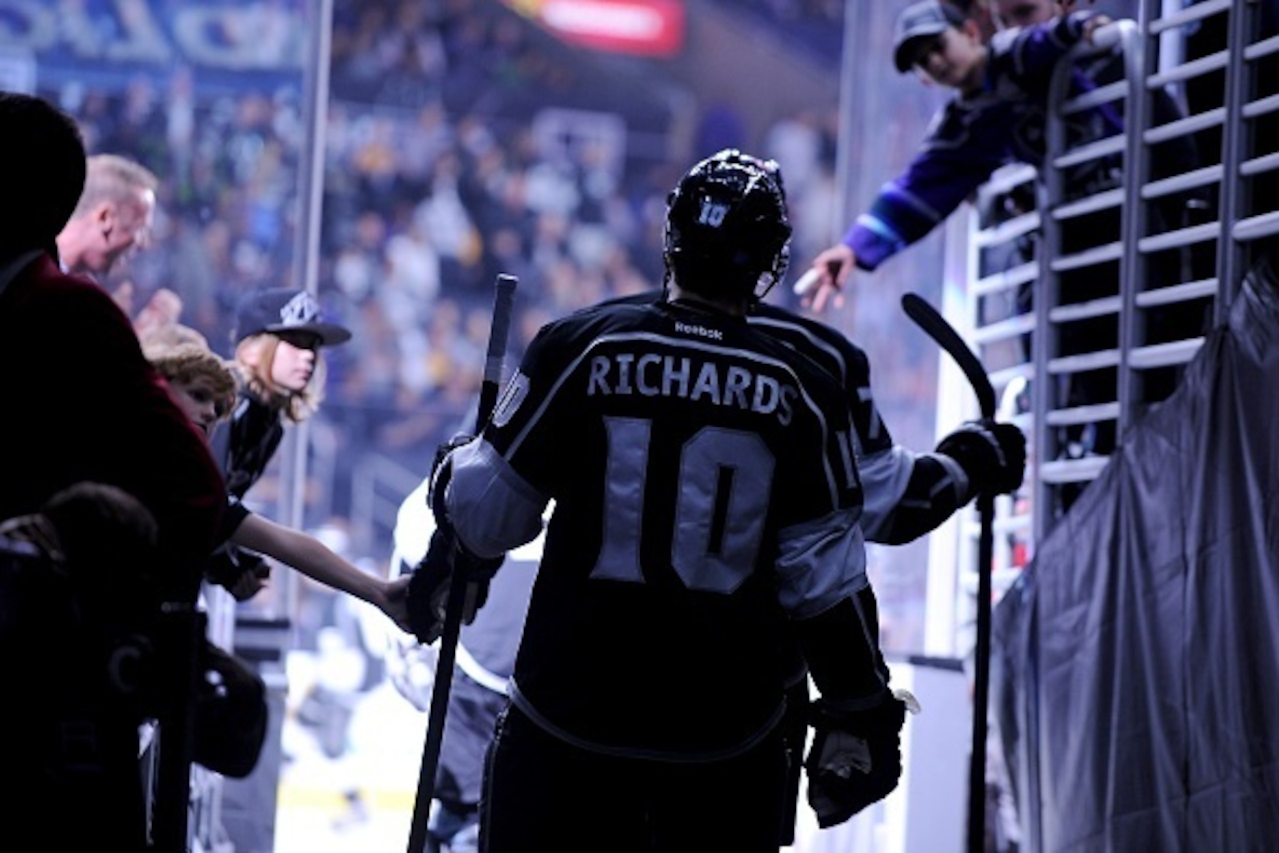 LOS ANGELES, CA - NOVEMBER 6: Mike Richards #10 of the Los Angeles Kings enters the ice before the start of the third period of a game against the New York Islanders at STAPLES Center on November 6, 2014 in Los Angeles, California. (Photo by Juan Ocampo/N