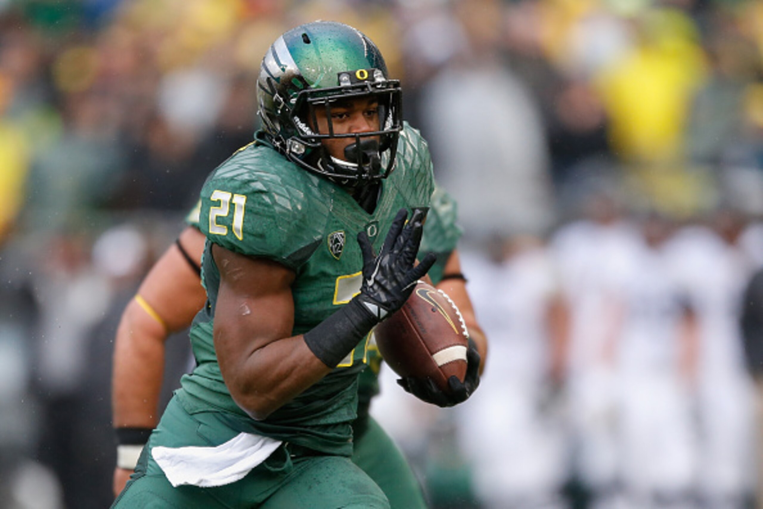 EUGENE, OR - NOVEMBER 22:  Running back Royce Freeman #21 of the Oregon Ducks rushes for a touchdown against the Colorado Buffaloes in the first quarter at Autzen Stadium on November 22, 2014 in Eugene, Oregon.  (Photo by Otto Greule Jr/Getty Images)