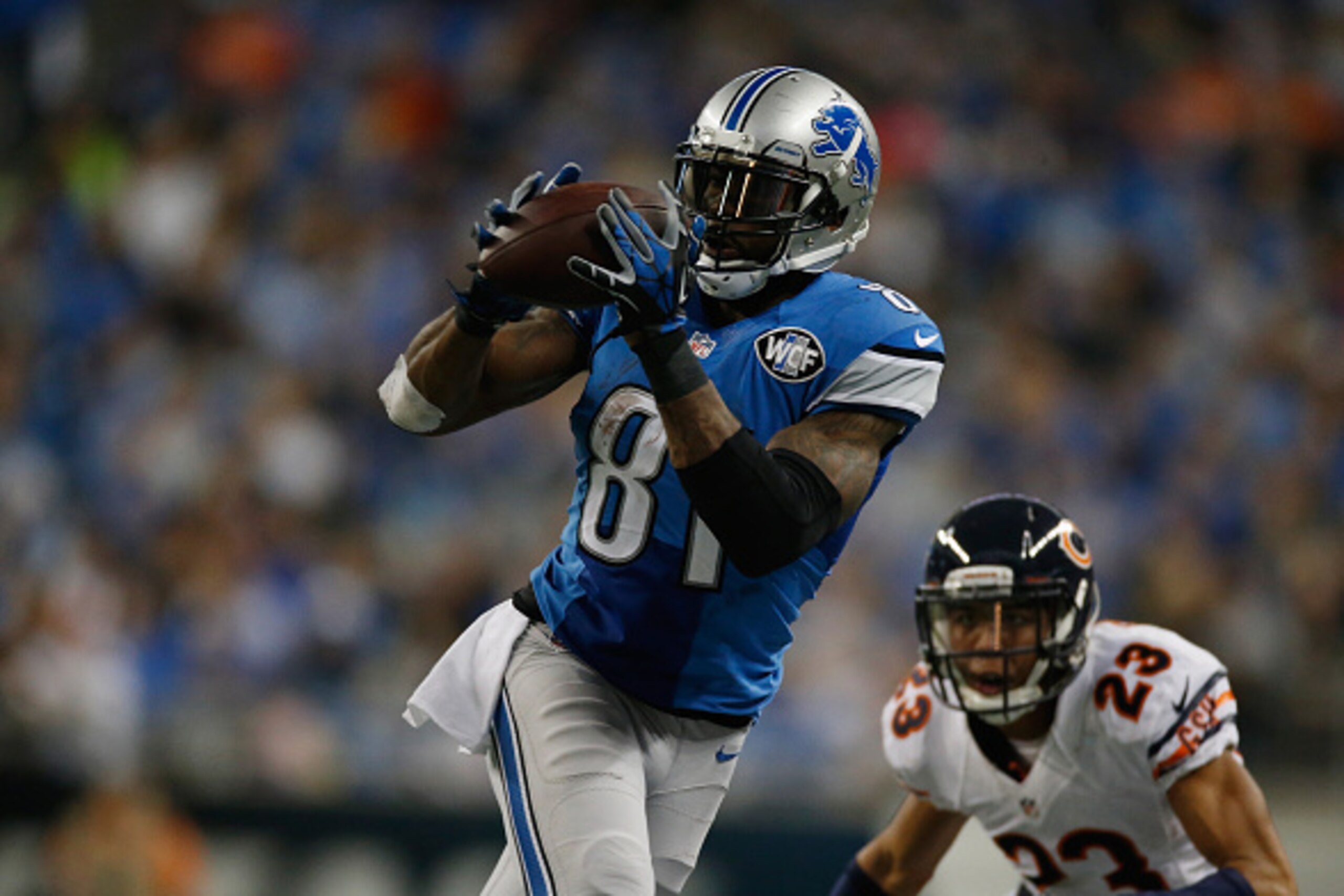 DETROIT, MI - NOVEMBER 27: Calvin Johnson #81 of the Detroit Lions catches a second quarter pass in front of Kyle Fuller #23 of the Chicago Bears at Ford Field on November 27, 2014 in Detroit, Michigan. (Photo by Gregory Shamus/Getty Images)