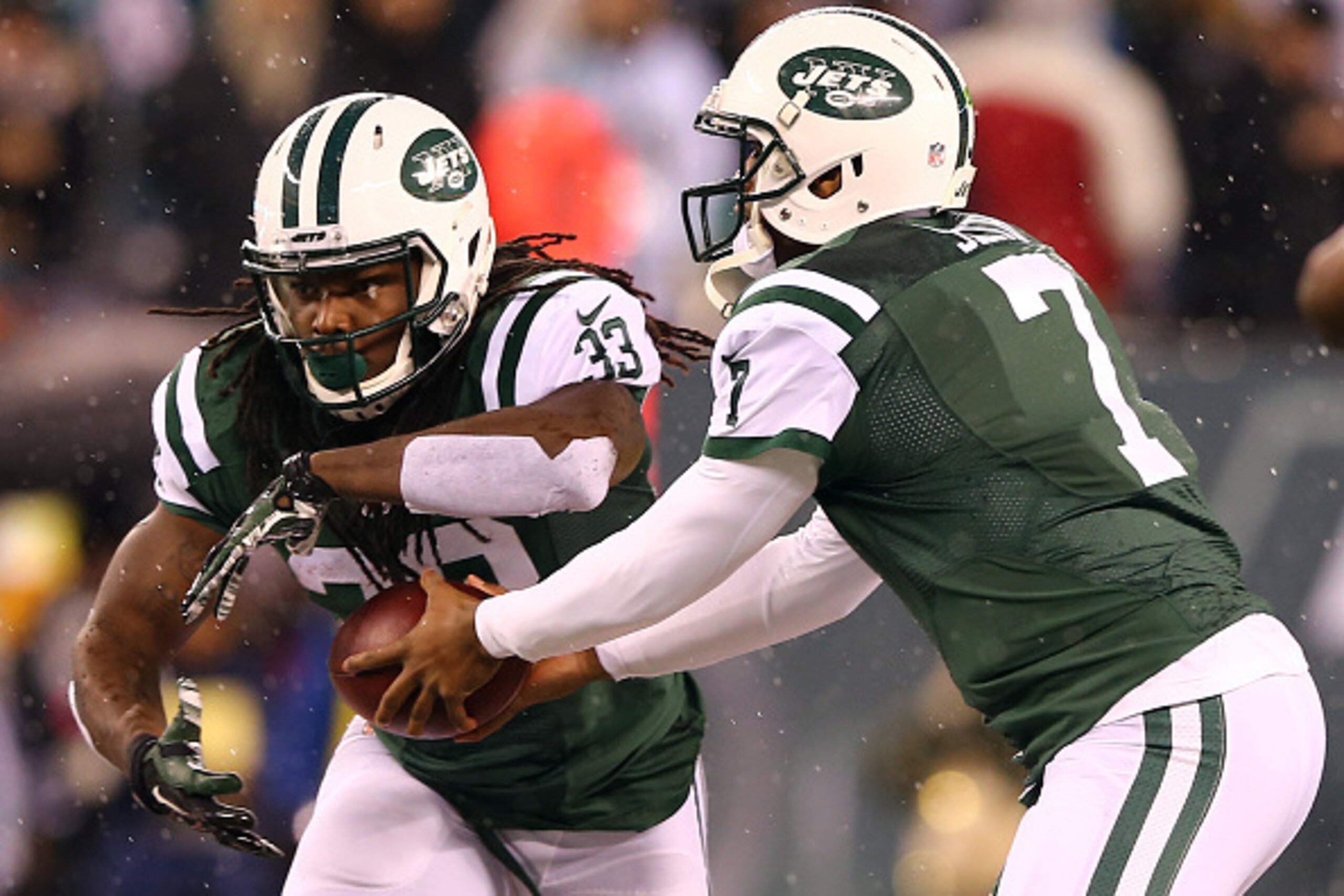 EAST RUTHERFORD, NJ - DECEMBER 01:   Geno Smith #7 of the New York Jets hands the ball off to Chris Ivory #33 in the first half against the Miami Dolphins during their game at MetLife Stadium on December 1, 2014 in East Rutherford, New Jersey.  (Photo by 