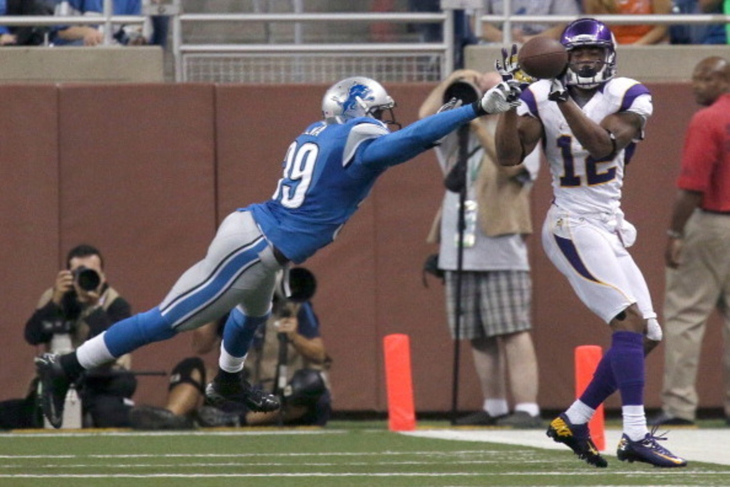 DETROIT, MI - SEPTEMBER 30:  Ricardo Silva #39 of the Detroit Lions tips away a pass to Percy Harvin #12 of the Minnesota Vikings at Ford Field on September 30, 2012 in Detroit, Michigan.  (Photo by Dave Reginek/Getty Images)