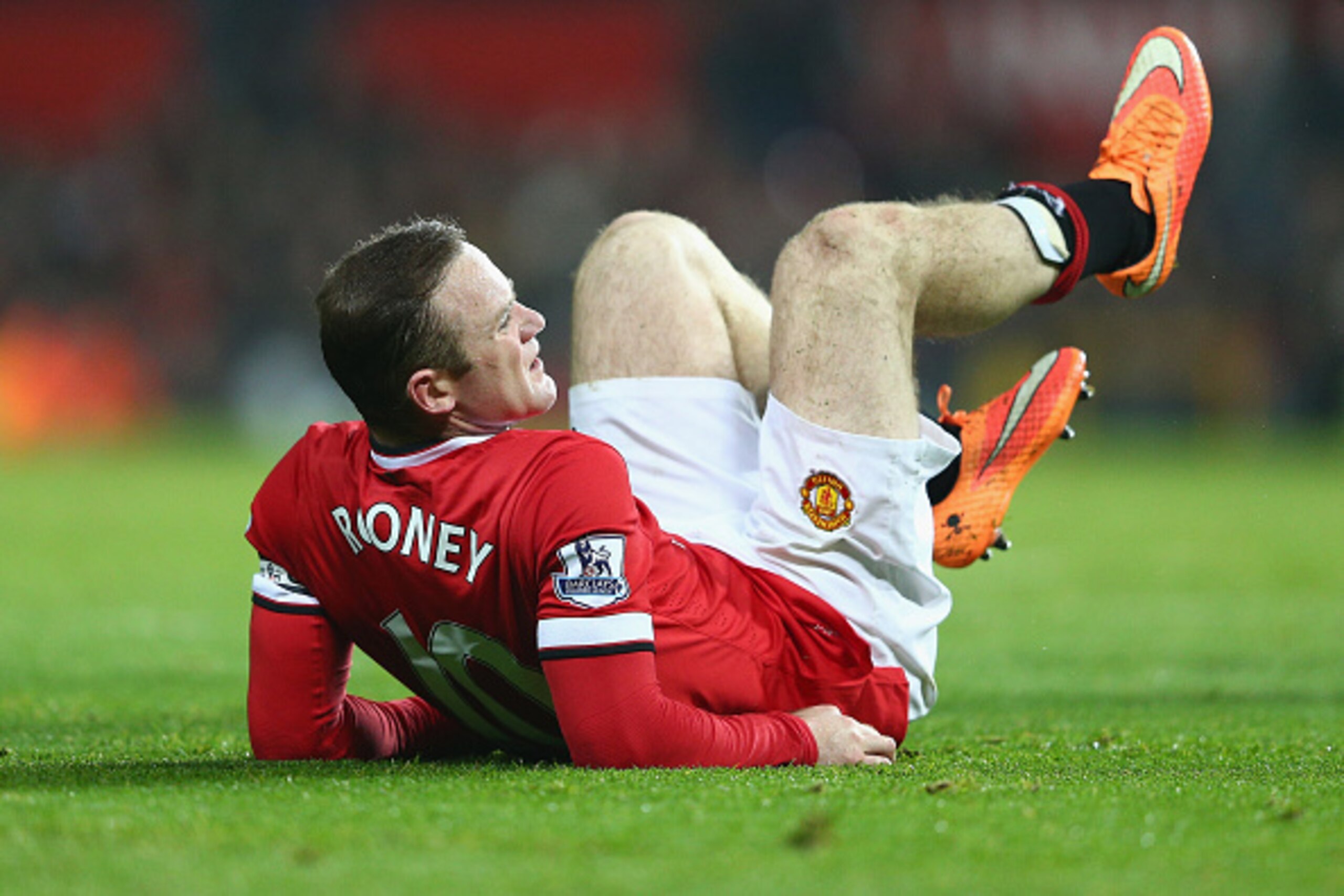 MANCHESTER, ENGLAND - NOVEMBER 29:  Wayne Rooney of Manchester United lies injured during the Barclays Premier League match between Manchester United and Hull City at Old Trafford on November 29, 2014 in Manchester, England.  (Photo by Clive Mason/Getty I