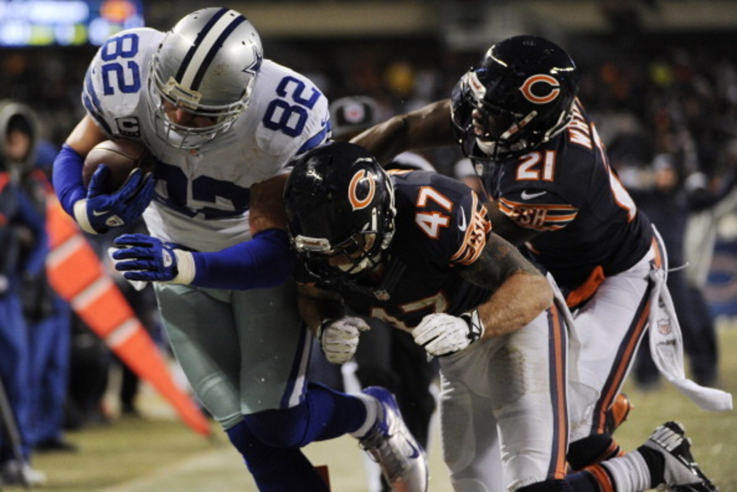 CHICAGO, IL - DECEMBER 9: Jason Witten #82 of the Dallas Cowboys catches a touchdown pass as he's defended by Major Wright #21 and Chris Conte #47 of the Chicago Bears during the second quarter on December 9, 2013 at Soldier Field in Chicago, Illinois. ( CHICAGO, IL - DECEMBER 9: Jason Witten #82 of the Dallas Cowboys catches a touchdown pass as he's defended by Major Wright #21 and Chris Conte #47 of the Chicago Bears during the second quarter on December 9, 2013 at Soldier Field in Chicago, Illinois. (