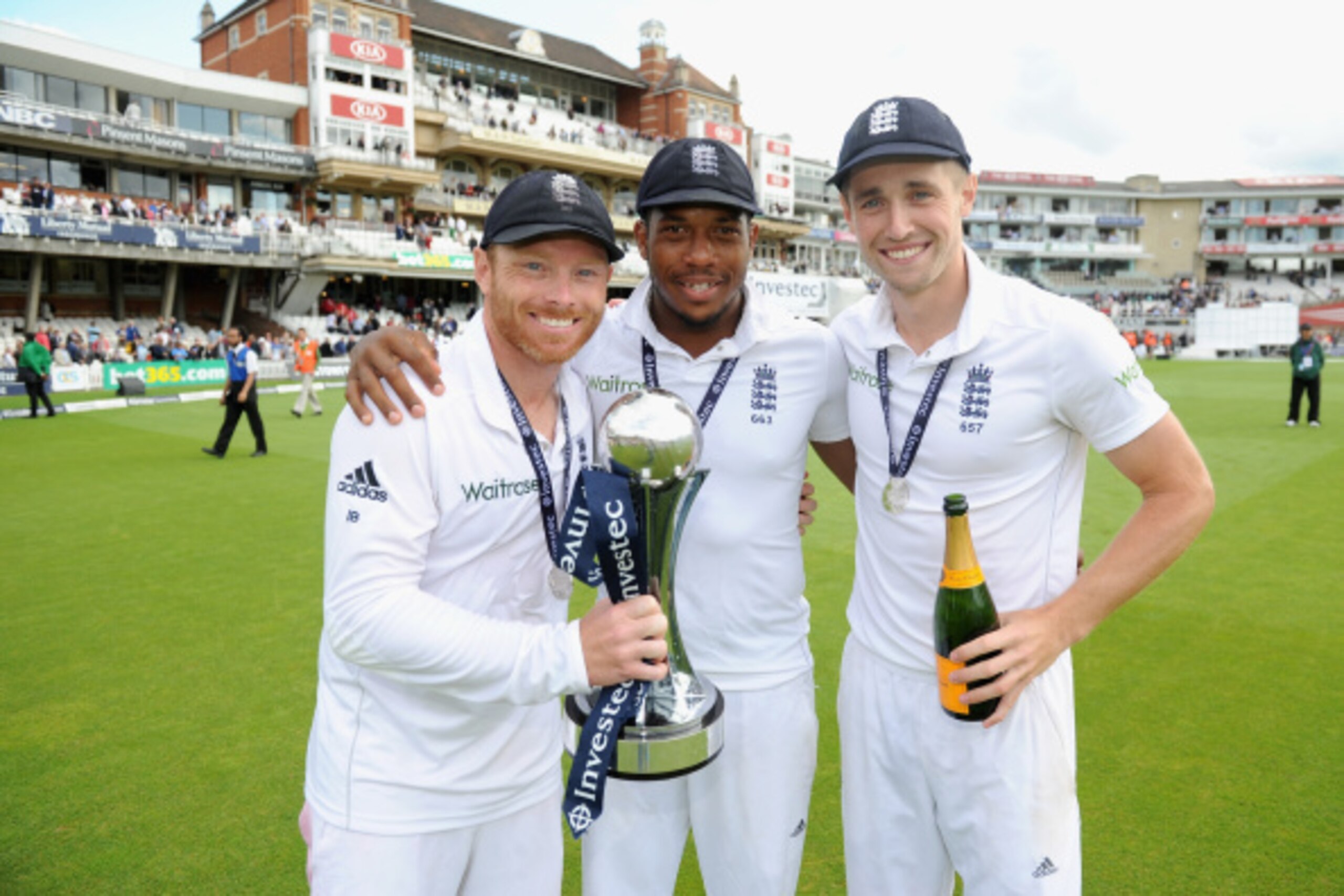 LONDON, ENGLAND - AUGUST 17:  Ian Bell, Chris Jordan and Chris Woakes of England parade the series trophy after winning the 5th Investec Test match between England and India at The Kia Oval on August 17, 2014 in London, England.  (Photo by Gareth Copley/G