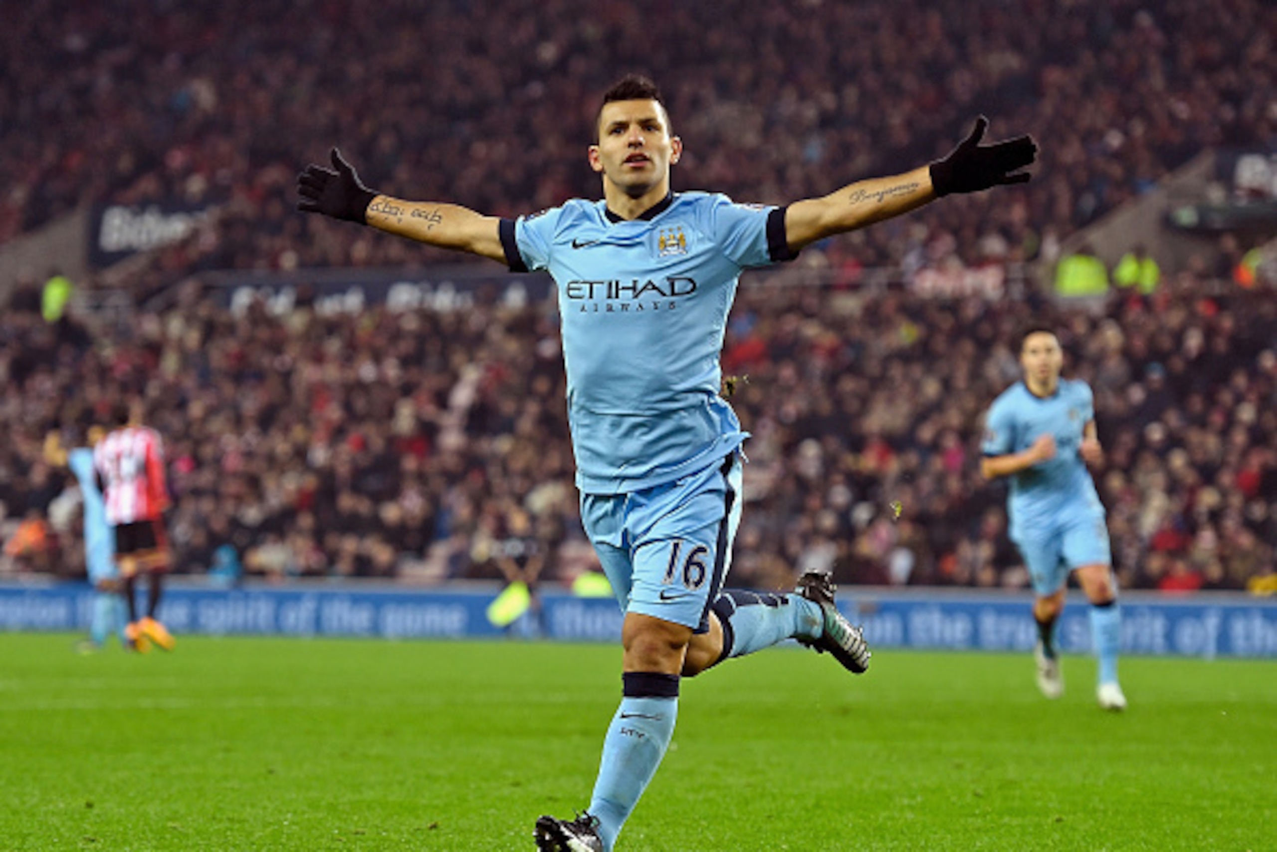 SUNDERLAND, ENGLAND - DECEMBER 03:  Sergio Aguero of Manchester City scores his team's fourth goal during the Barclays Premier League match between Sunderland and Manchester City at The Stadium of Light on December 3, 2014 in Sunderland, England.  (Photo 