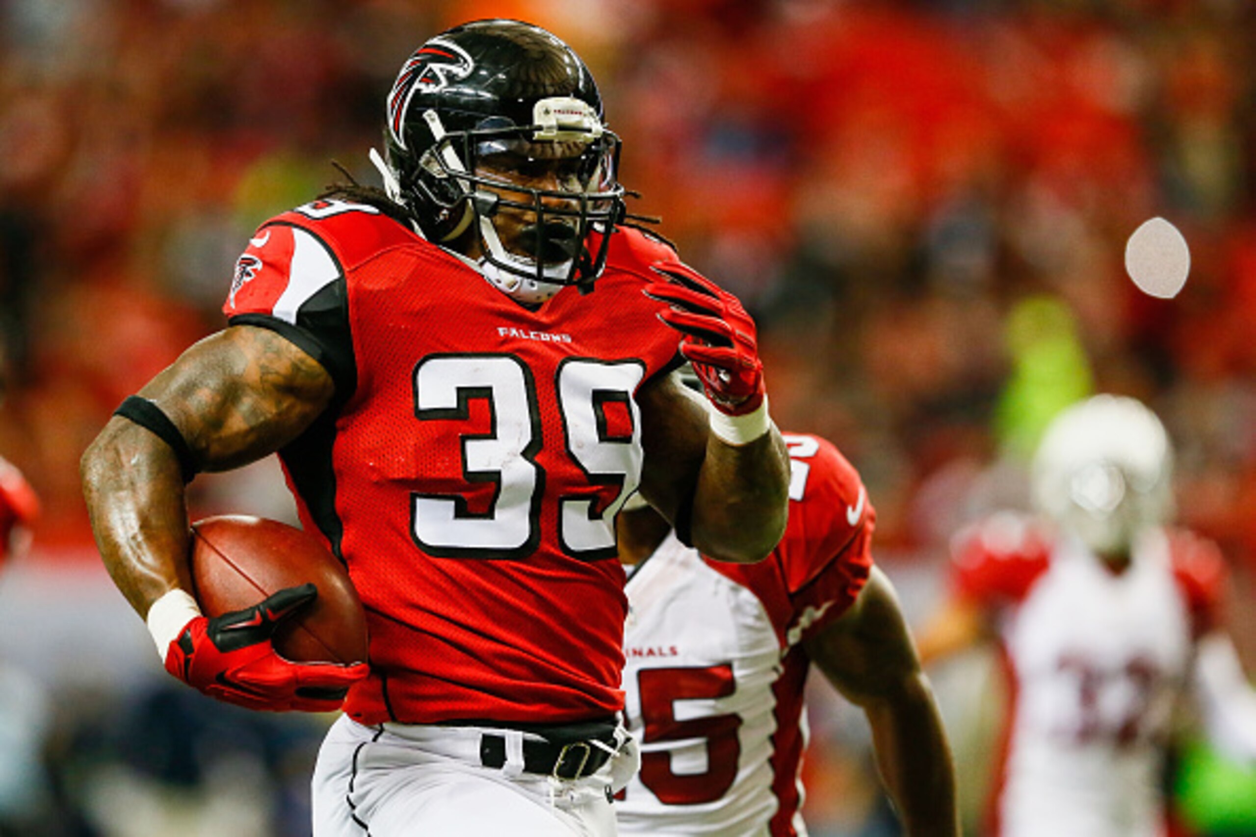 ATLANTA, GA - NOVEMBER 30: Steven Jackson #39 of the Atlanta Falcons runs for a big gain during the first half against the Arizona Cardinals at the Georgia Dome on November 30, 2014 in Atlanta, Georgia.  (Photo by Kevin C. Cox/Getty Images)