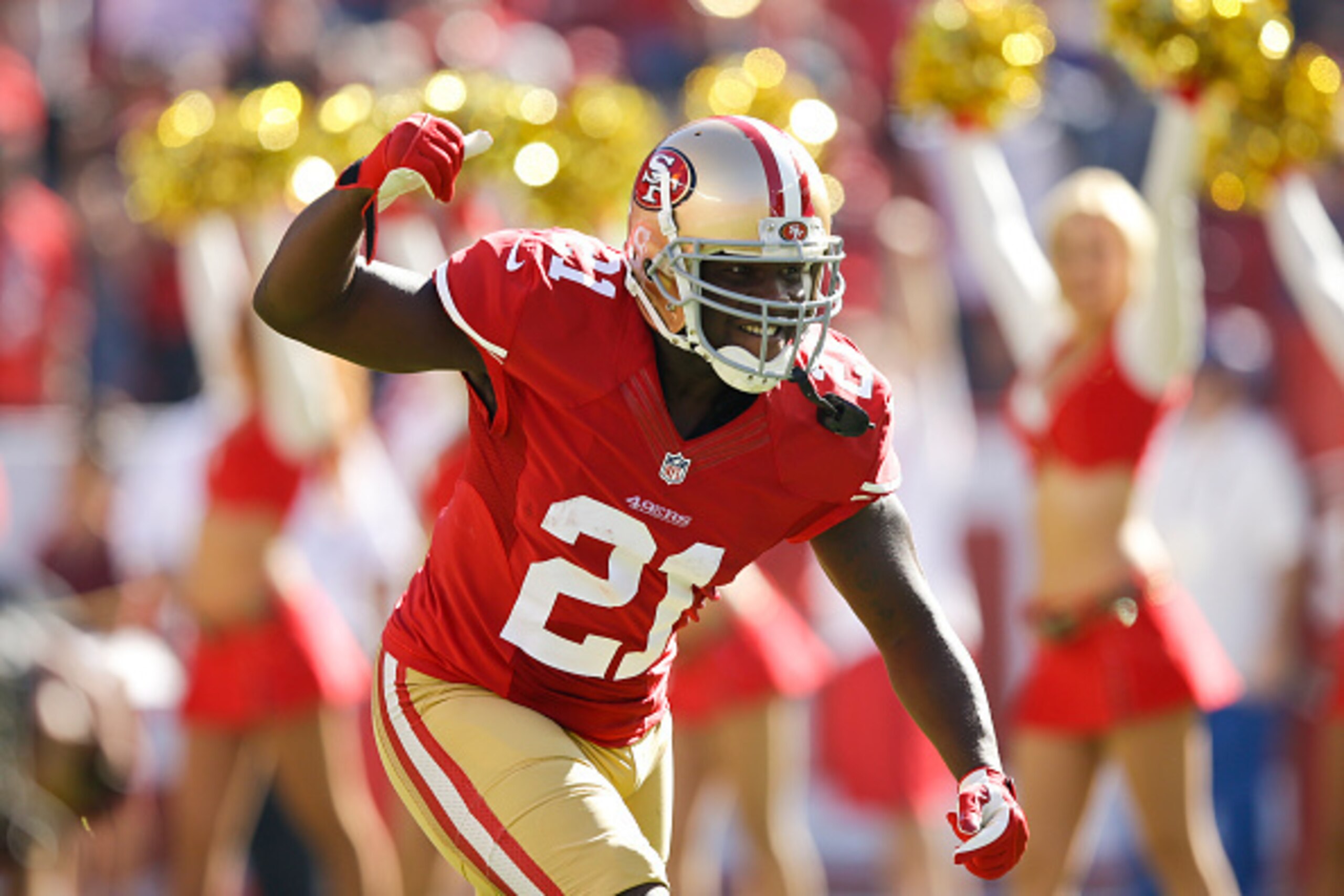 SANTA CLARA, CA - NOVEMBER 02: Frank Gore #21 of the San Francisco 49ers enters the field before the game against the St. Louis Rams at Levi's Stadium on November 2, 2014 in Santa Clara, California. (Photo by Ezra Shaw/Getty Images) SANTA CLARA, CA - NOVEMBER 02: Frank Gore #21 of the San Francisco 49ers enters the field before the game against the St. Louis Rams at Levi's Stadium on November 2, 2014 in Santa Clara, California. (Photo by Ezra Shaw/Getty Images)