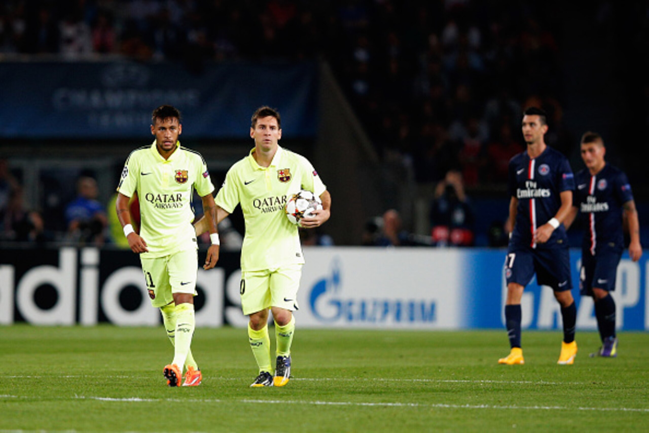 PARIS, FRANCE - SEPTEMBER 30:  Neymar of Barcelona celebrates scoring his teams second goal of the game with Lionel Messi during the Group F UEFA Champions League match between Paris Saint-Germain v FC Barcelona held at Parc des Princes on September 30, 2