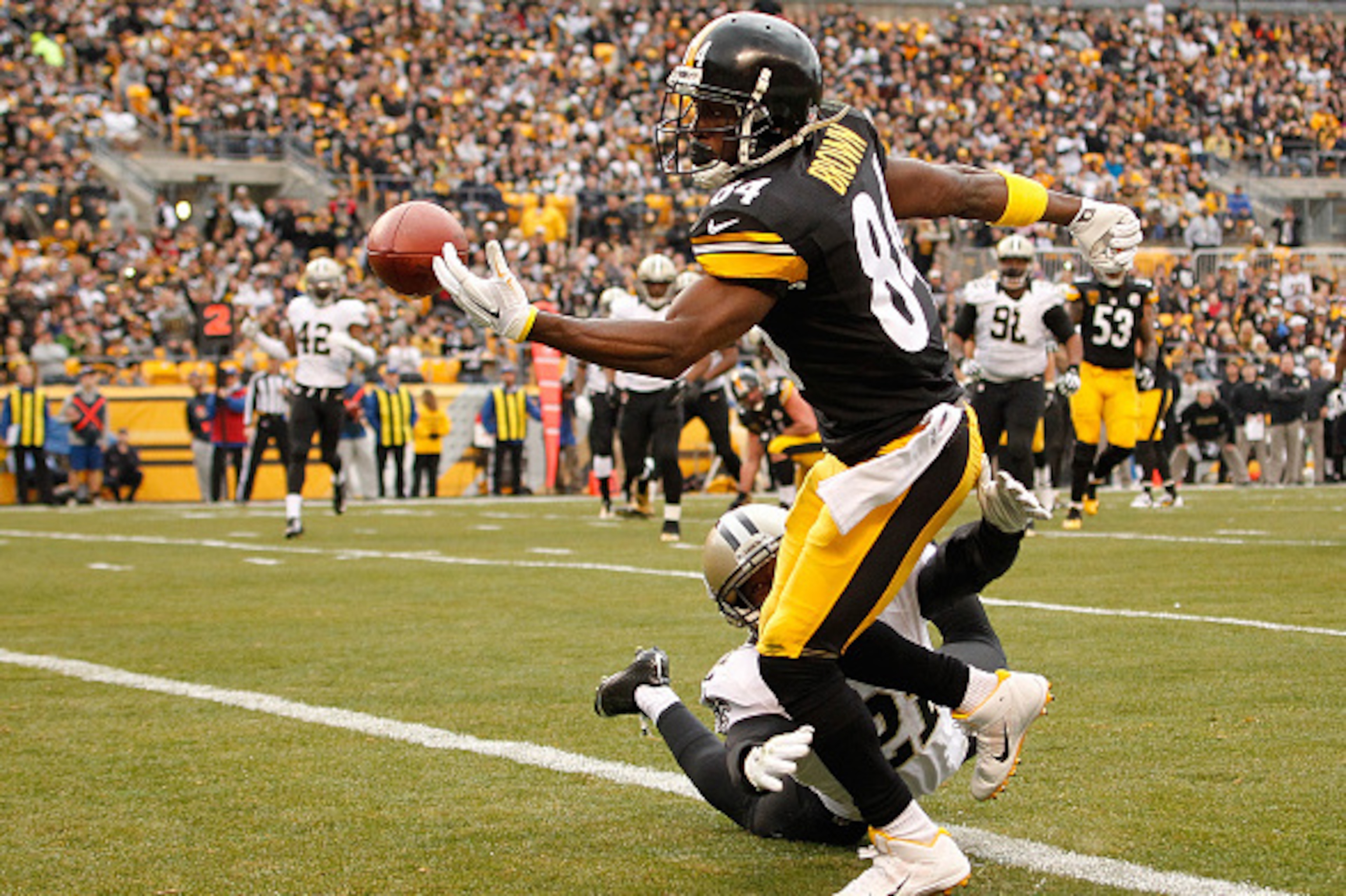 PITTSBURGH, PA - NOVEMBER 30:  Antonio Brown #84 of the Pittsburgh Steelers can't make a catch in front of Patrick Robinson #21 of the New Orleans Saints during the second quarter at Heinz Field on November 30, 2014 in Pittsburgh, Pennsylvania.  (Photo by
