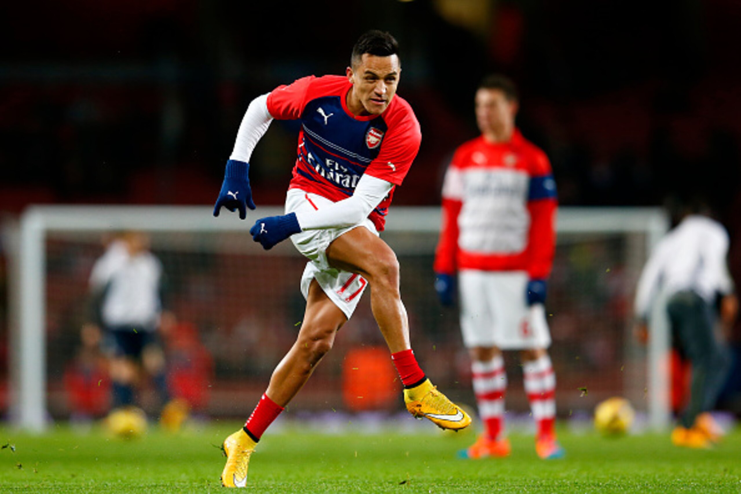 LONDON, ENGLAND - DECEMBER 03:  Alexis Sanchez of Arsenal shoots a t goal during the warm-up before the Barclays Premier League match between Arsenal and Southampton at Emirates Stadium on December 3, 2014 in London, England.  (Photo by Julian Finney/Gett