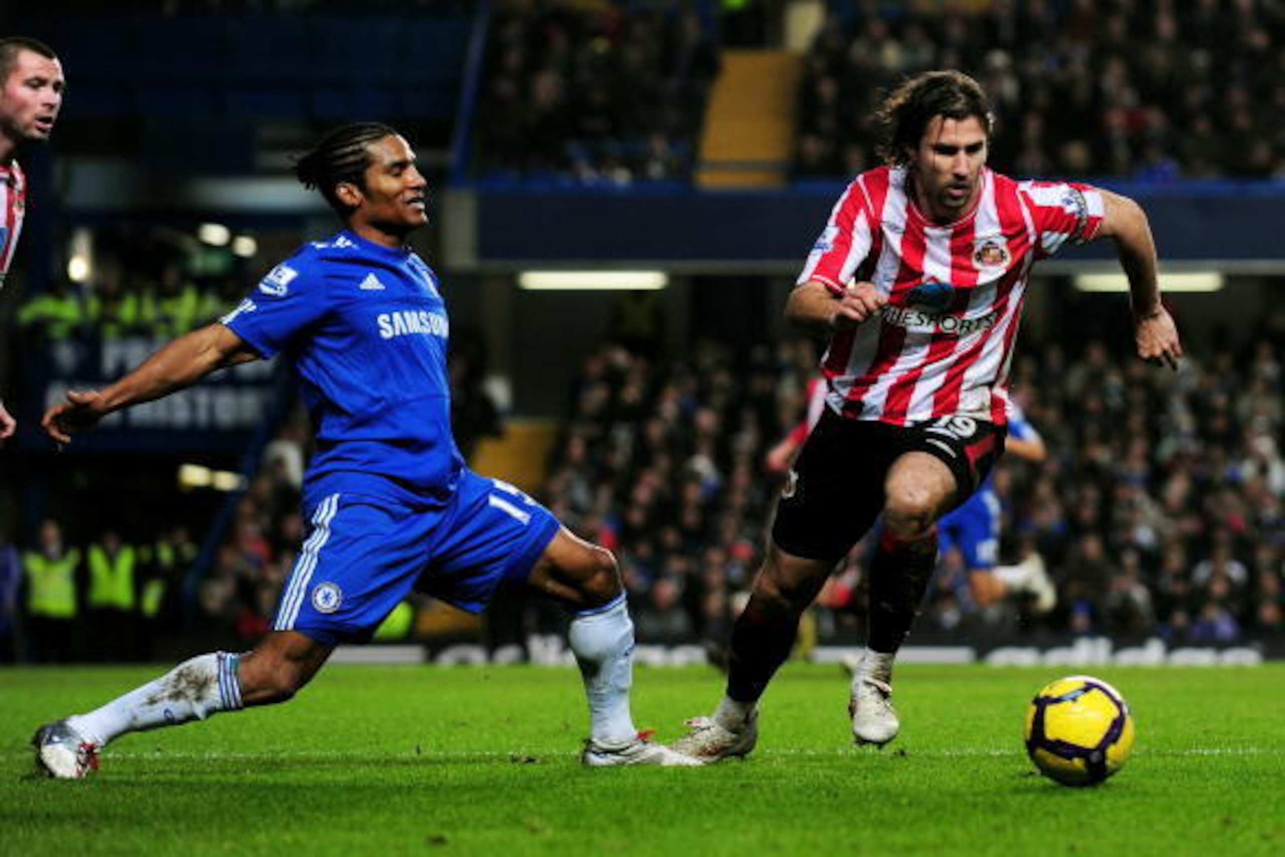 LONDON, ENGLAND - JANUARY 16:  Lorik Cana of Sunderland goes past the challenge from Florent Malouda of Chelsea during the Barclays Premier League match between Chelsea and Sunderland at Stamford Bridge on January 16, 2010 in London, England.  (Photo by M