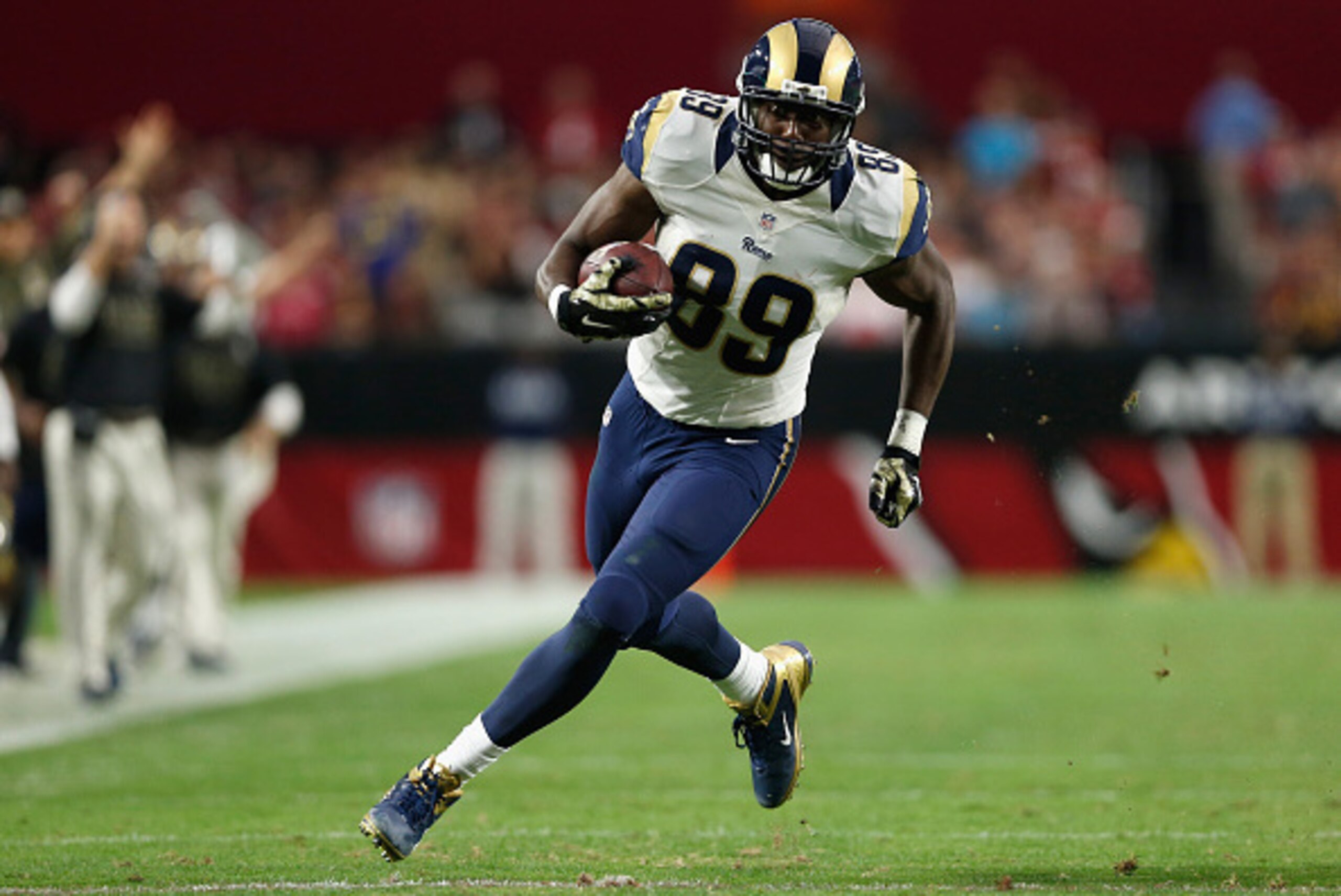GLENDALE, AZ - NOVEMBER 09:  Tight end Jared Cook #89 of the St. Louis Rams runs with the football after a reception during the NFL game against the Arizona Cardinals at the University of Phoenix Stadium on November 9, 2014 in Glendale, Arizona. The Cardi
