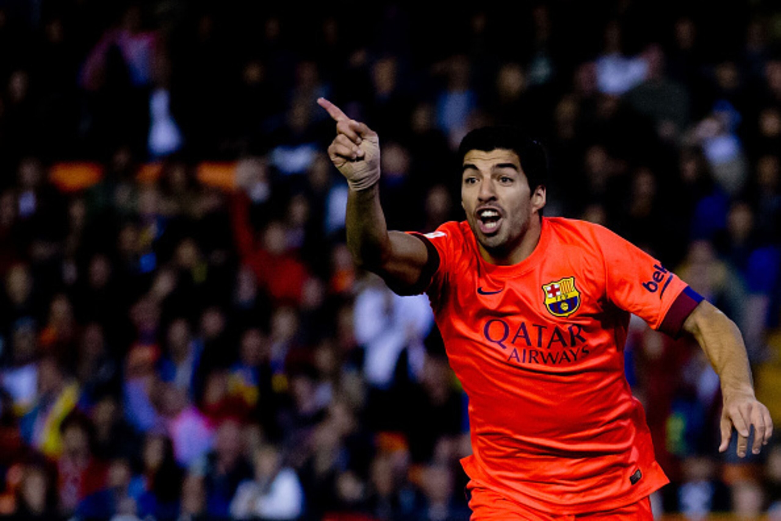 VALENCIA, SPAIN - NOVEMBER 30: Luis Suarez of FC Barcelona protests to the referee after nulifying his goal during the La Liga match between Valencia CF and FC Barcelona at Estadi de Mestalla on November 30, 2014 in Valencia, Spain.  (Photo by Gonzalo Arr