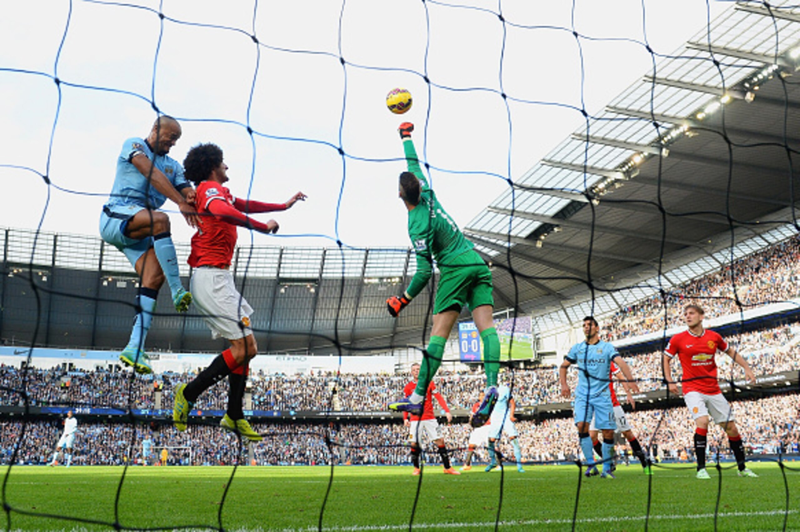 MANCHESTER, ENGLAND - NOVEMBER 02:  David De Gea of Manchester United punches the ball clear during the Barclays Premier League match between Manchester City and Manchester United at Etihad Stadium on November 2, 2014 in Manchester, England.  (Photo by La
