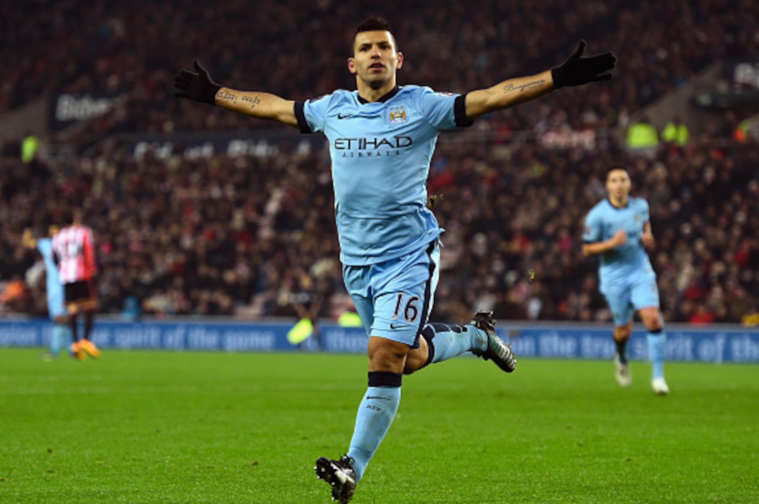 SUNDERLAND, ENGLAND - DECEMBER 03:  Sergio Aguero of Manchester City celebrates after scoring during the Barclays Premier League match between Sunderland and Manchester City at Stadium of Light on December 3, 2014 in Sunderland, England.  (Photo by Mike H