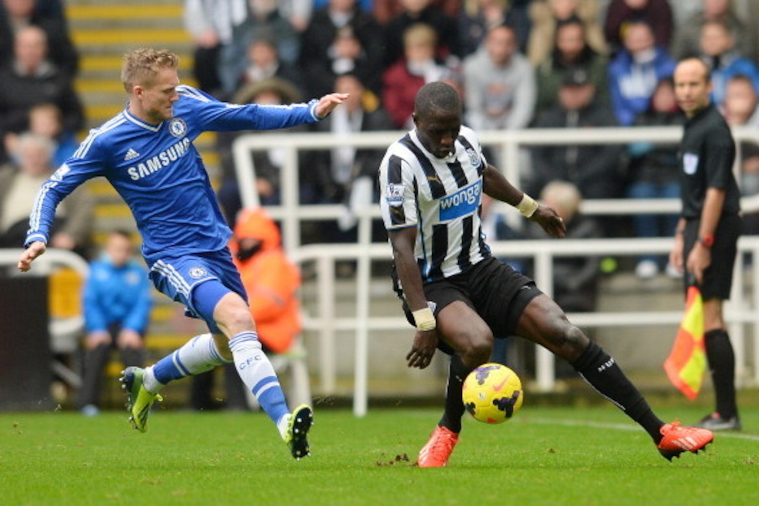NEWCASTLE UPON TYNE, ENGLAND - NOVEMBER 02: Moussa Sissoko of Newcastle United and Andre Schurrle of Chelsea during the Barclays Premier League match between Newcastle United and Chelsea at St James' Park on November 02, 2013 in Newcastle upon Tyne, Engla