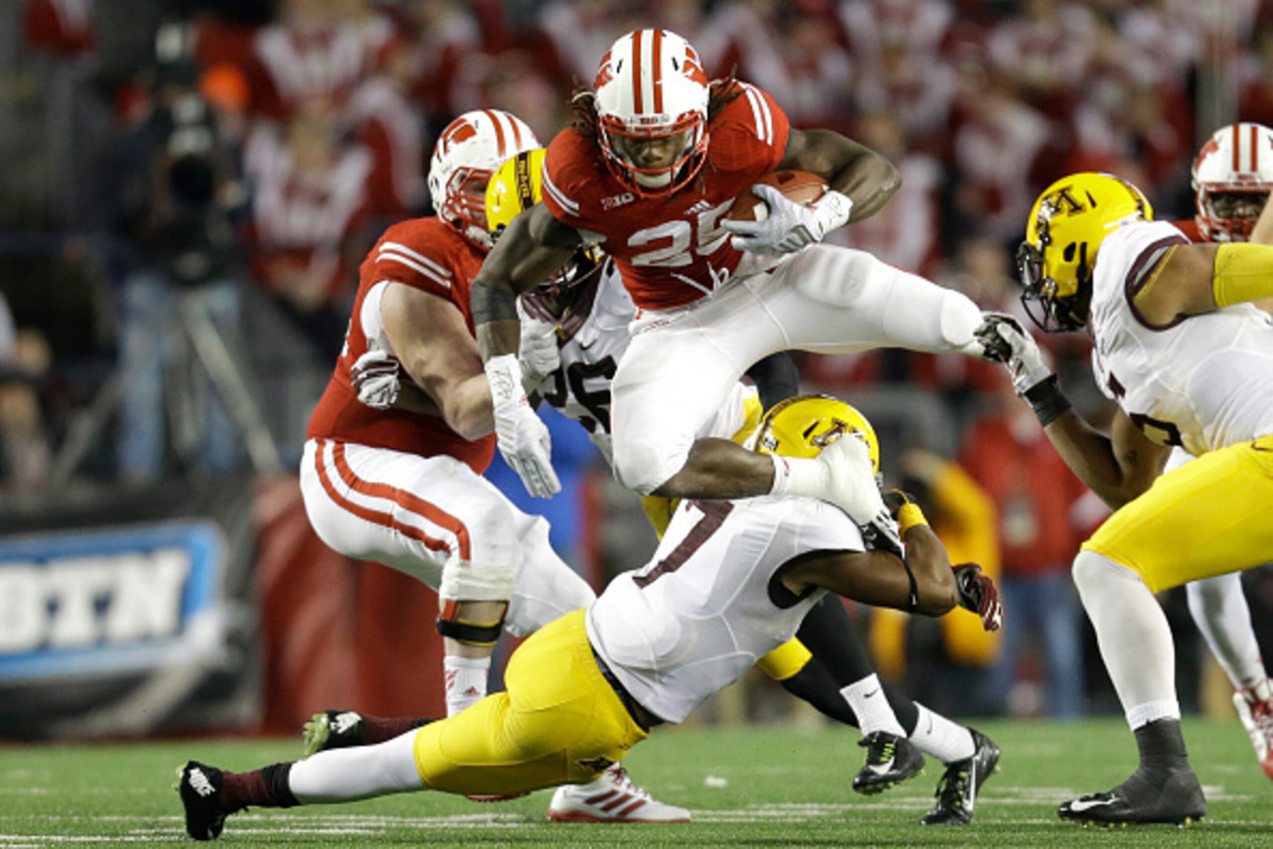 MADISON, WI - NOVEMBER 29: Melvin Gordon #25 of the Wisconsin Badgers runs with the football during the second half against the Minnesota Golden Gophers at Camp Randall Stadium on November 29, 2014 in Madison, Wisconsin. (Photo by Mike McGinnis/Getty Imag MADISON, WI - NOVEMBER 29: Melvin Gordon #25 of the Wisconsin Badgers runs with the football during the second half against the Minnesota Golden Gophers at Camp Randall Stadium on November 29, 2014 in Madison, Wisconsin. (Photo by Mike McGinnis/Getty Imag