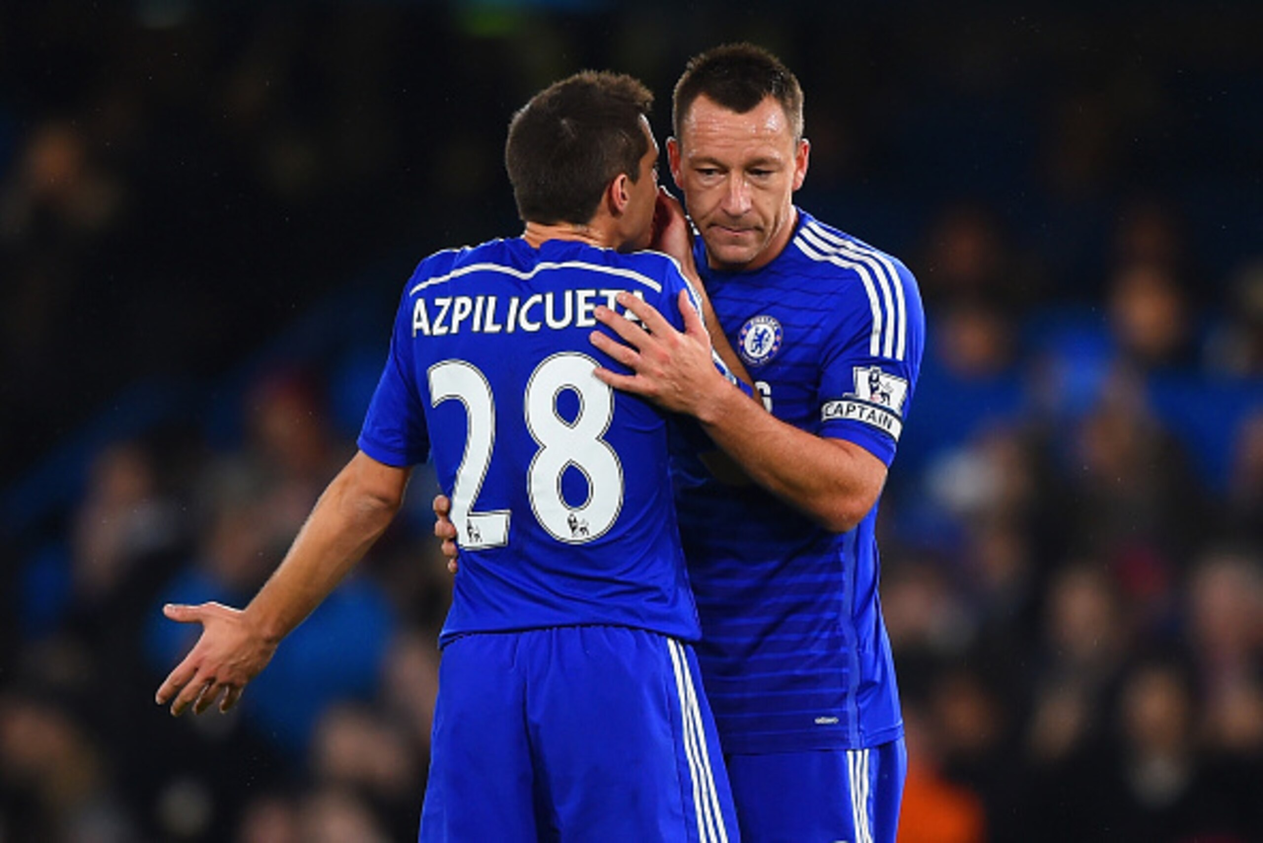LONDON, ENGLAND - DECEMBER 03:  Cesar Azpilicueta of Chelsea speaks to John Terry of Chelsea during the Barclays Premier League match between Chelsea and Tottenham Hotspur at Stamford Bridge on December 3, 2014 in London, England.  (Photo by Shaun Botteri