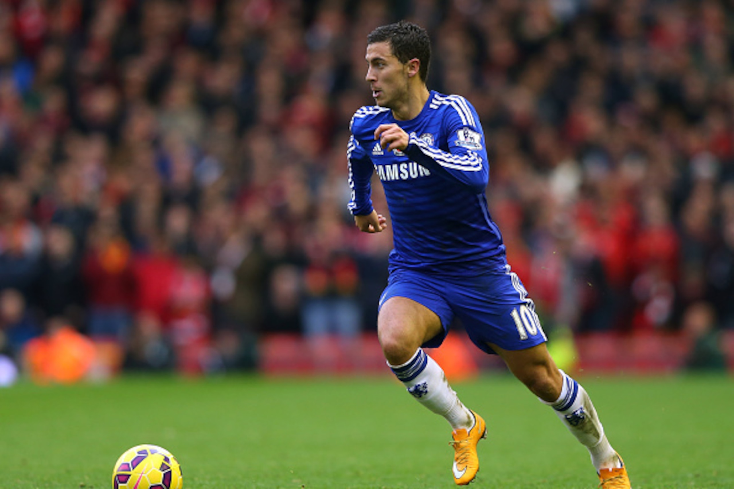 LIVERPOOL, ENGLAND - NOVEMBER 08:  Eden Hazard of Chelsea during the Barclays Premier League match between Liverpool and Chelsea at Anfield on November 8, 2014 in Liverpool, England.  (Photo by Alex Livesey/Getty Images)
