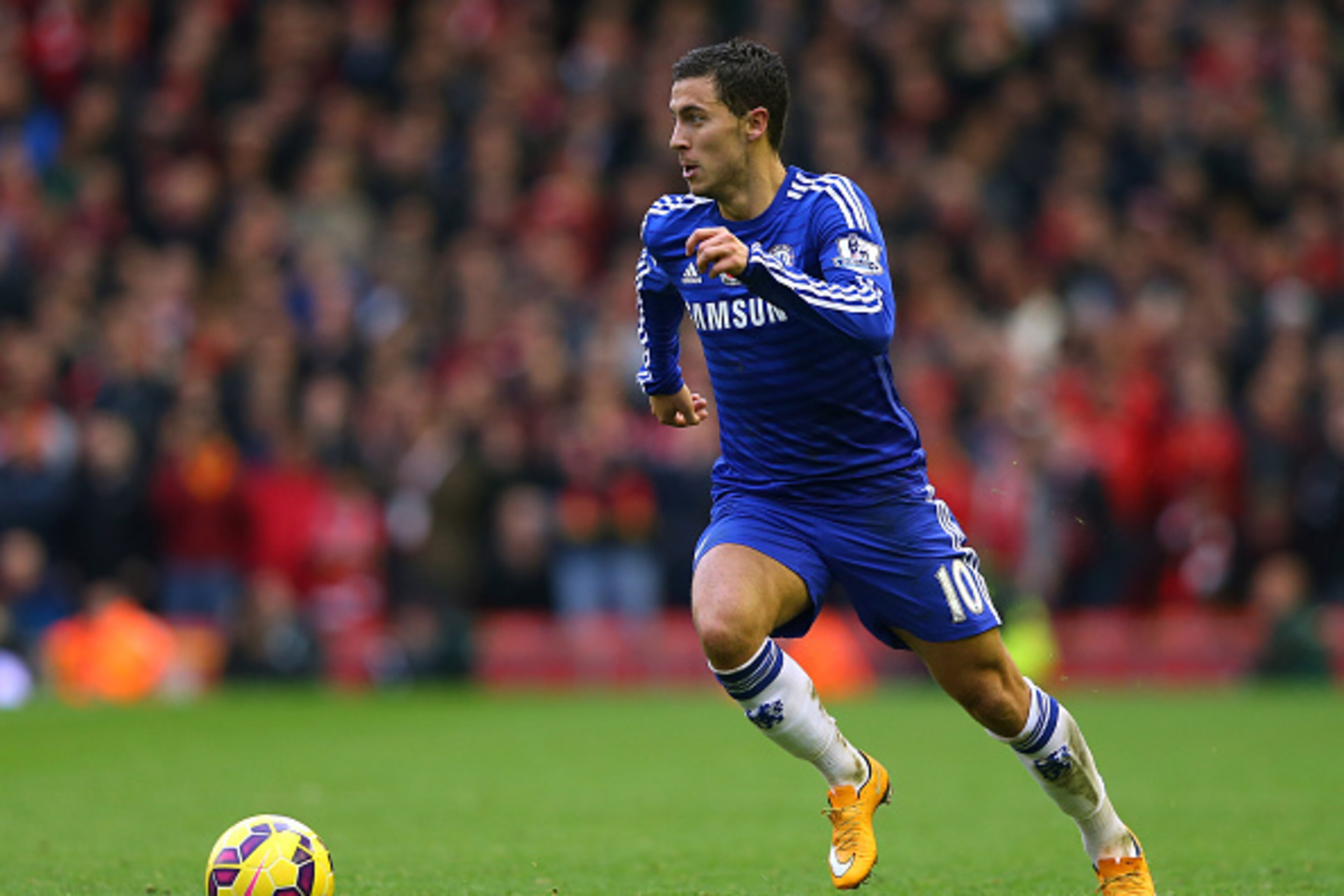 LIVERPOOL, ENGLAND - NOVEMBER 08:  Eden Hazard of Chelsea during the Barclays Premier League match between Liverpool and Chelsea at Anfield on November 8, 2014 in Liverpool, England.  (Photo by Alex Livesey/Getty Images)