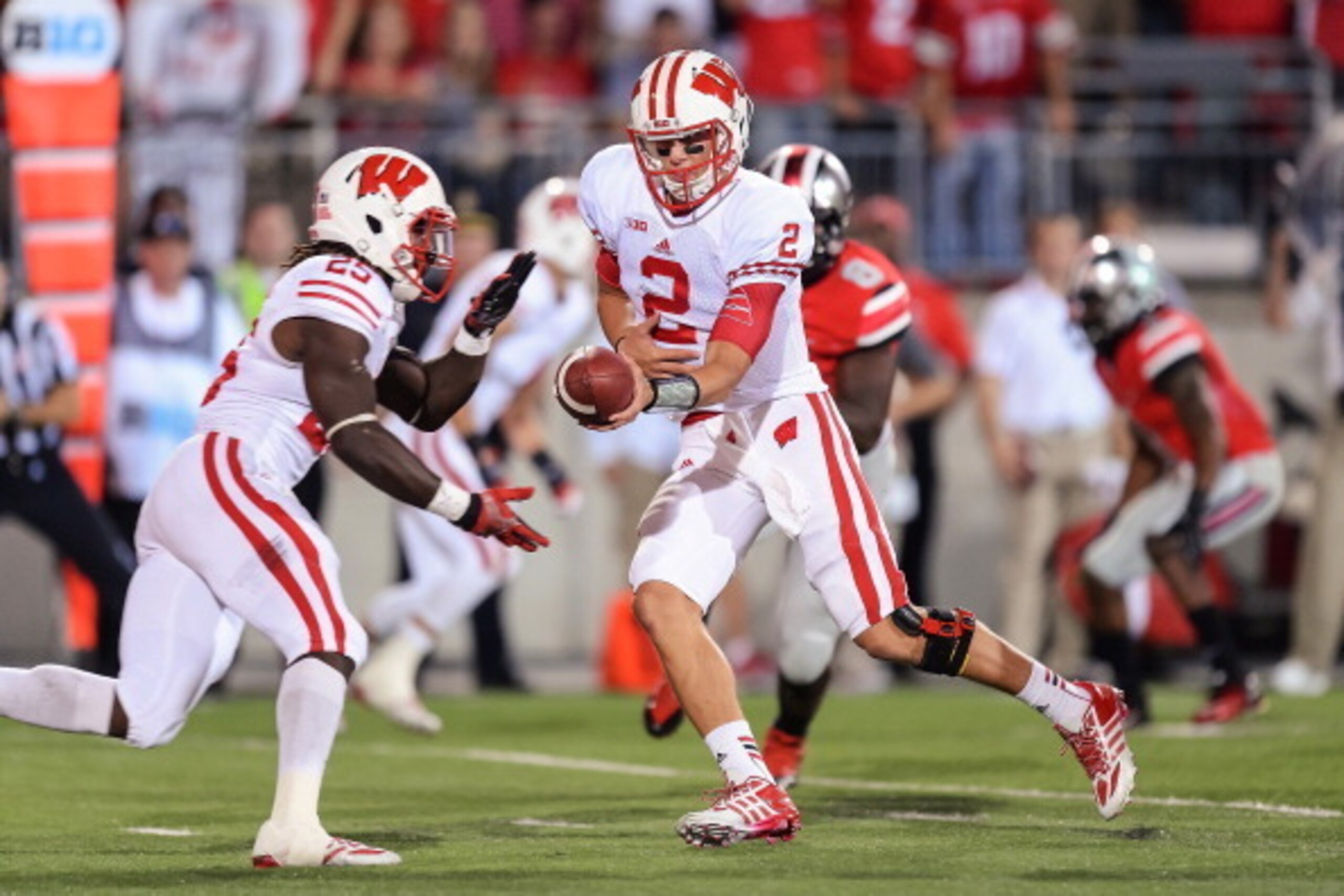 COLUMBUS, OH - SEPTEMBER 28:  Quarterback Joel Stave #2 of the Wisconsin Badgers hands off the ball against the Ohio State Buckeyes at Ohio Stadium on September 28, 2013 in Columbus, Ohio.  (Photo by Jamie Sabau/Getty Images)
