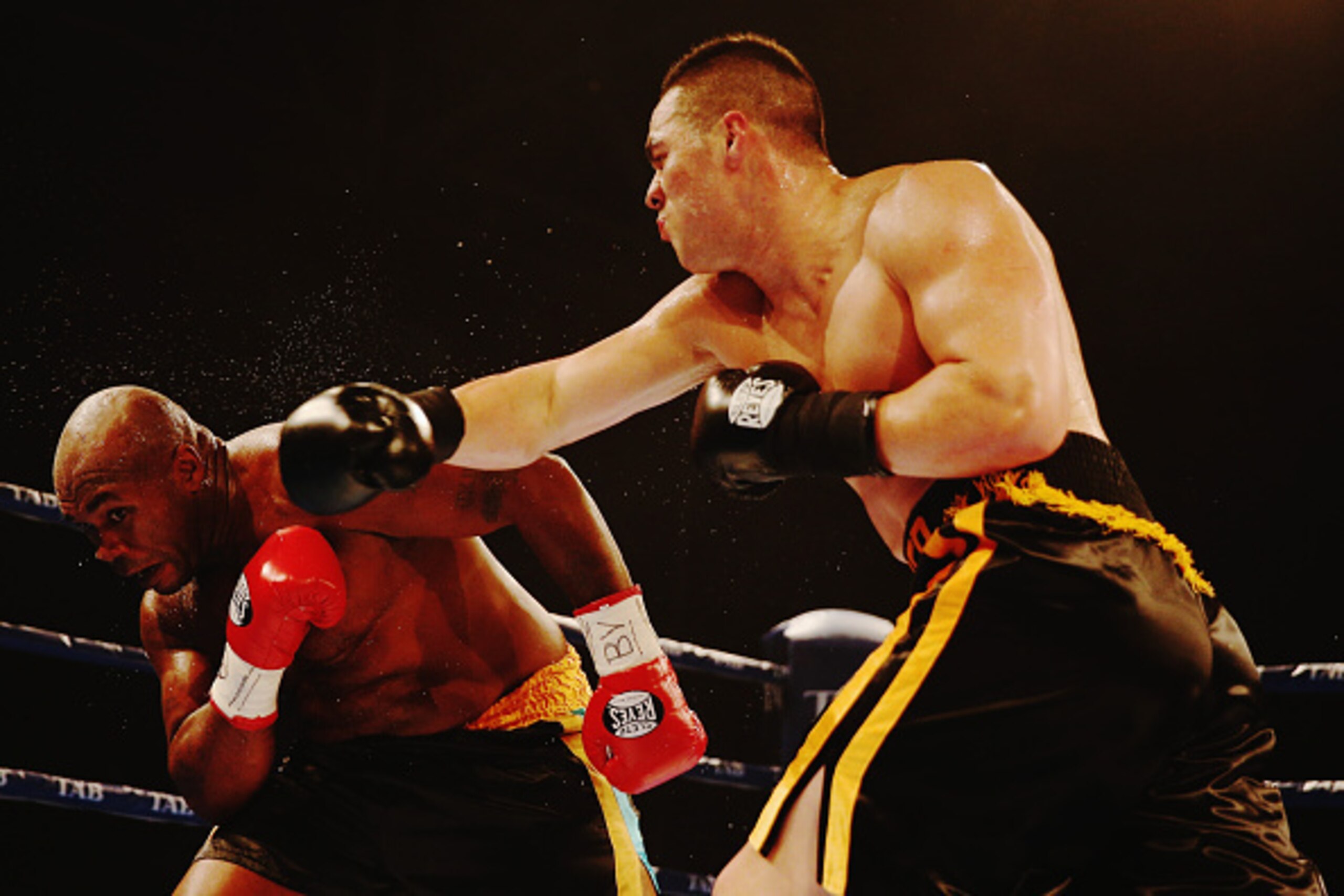 AUCKLAND, NEW ZEALAND - OCTOBER 16:  Joseph Parker fights Sherman Williams during the Heavyweight title bout between Joseph Parker and Sherman Williams at Trusts Stadium on October 16, 2014 in Auckland, New Zealand.  (Photo by Hannah Peters/Getty Images)