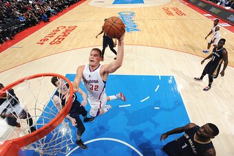 LOS ANGELES, CA - DECEMBER 6: Blake Griffin #32 of the Los Angeles Clippers goes up for a dunk against the New Orleans Pelicans on December 6, 2014 in Los Angeles, California. NOTE TO USER: User expressly acknowledges and agrees that, by downloading and/o