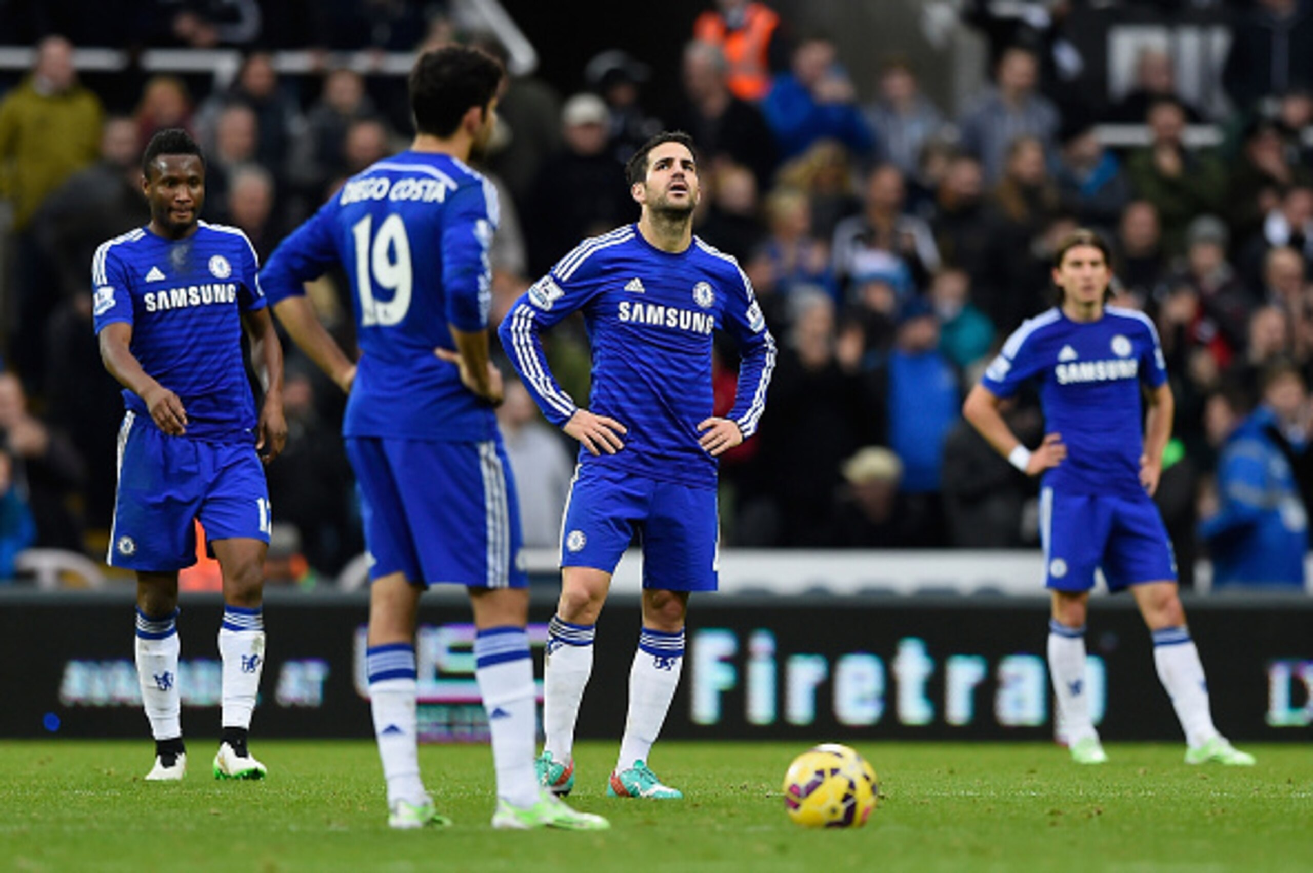NEWCASTLE UPON TYNE, ENGLAND - DECEMBER 06:  A dejected Cesc Fabregas of Chelsea and teammates look on during the Barclays Premier League match between Newcastle United and Chelsea at St James' Park on December 6, 2014 in Newcastle upon Tyne, England.  (P