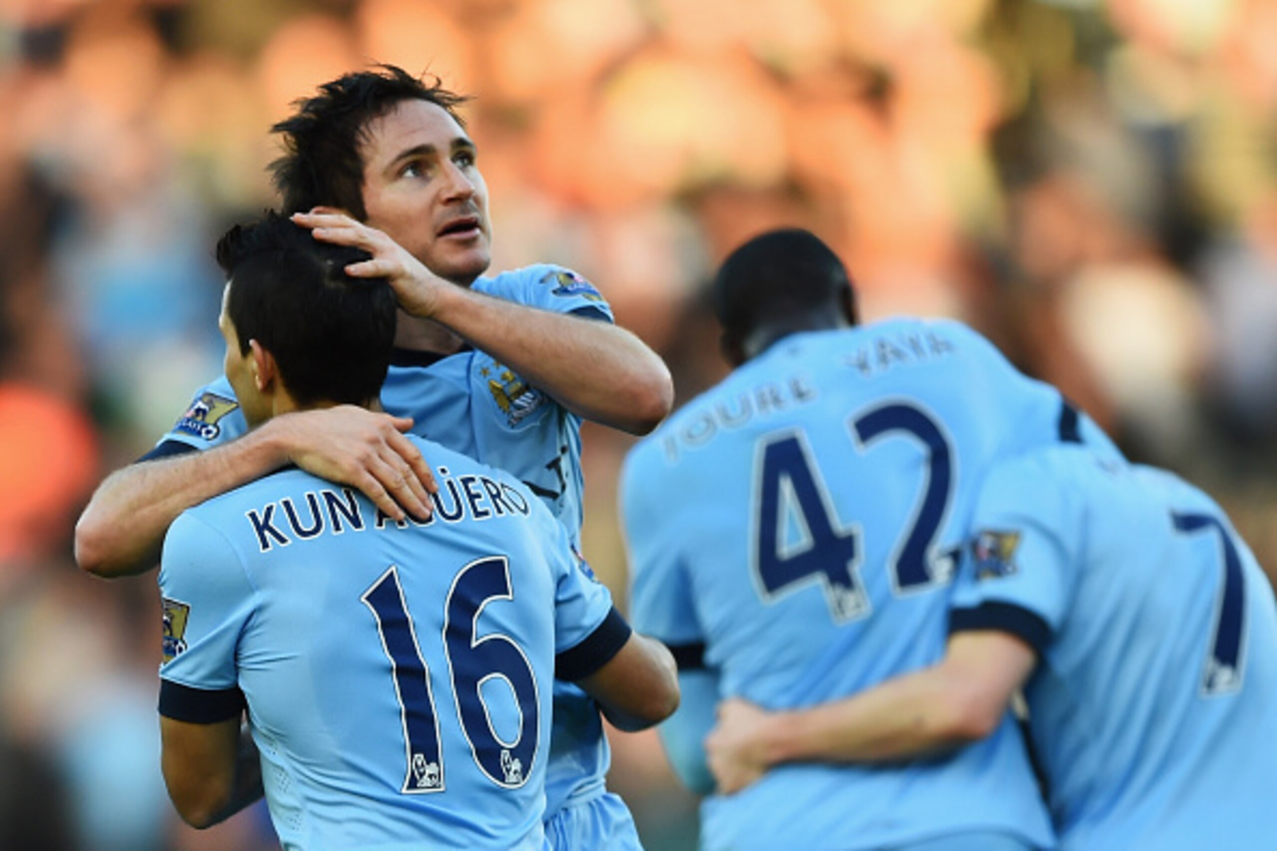 SOUTHAMPTON, ENGLAND - NOVEMBER 30:  Frank Lampard of Manchester City celebrates Sergio Aguero as he scores their second goal during the Barclays Premier League match between Southampton and Manchester City at St Mary's Stadium on November 30, 2014 in Sou