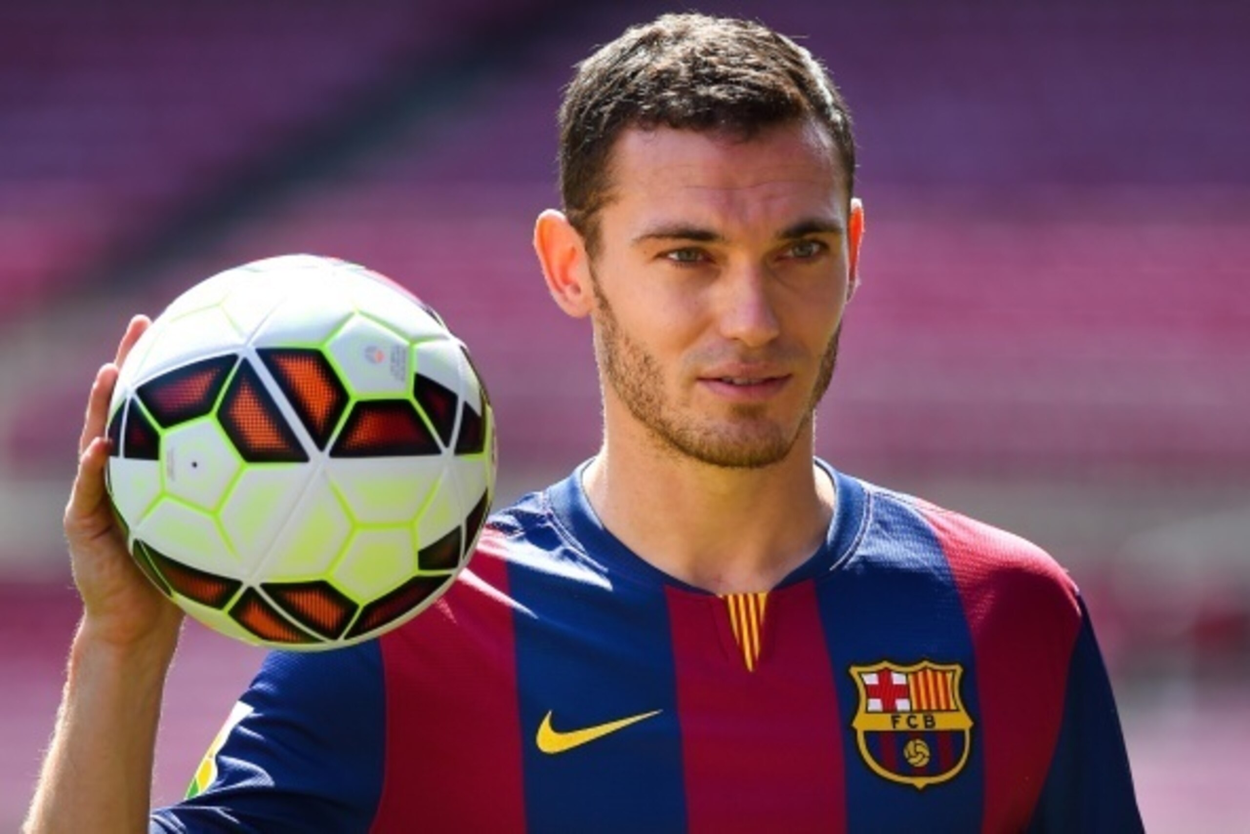 BARCELONA, SPAIN - AUGUST 10: Thomas Vermaelen poses as he is unveiled as a new player for FC Barcelona at the Camp Nou stadium on August 10, 2014 in Barcelona, Spain. (Photo by David Ramos/Getty Images) BARCELONA, SPAIN - AUGUST 10: Thomas Vermaelen poses as he is unveiled as a new player for FC Barcelona at the Camp Nou stadium on August 10, 2014 in Barcelona, Spain. (Photo by David Ramos/Getty Images)
