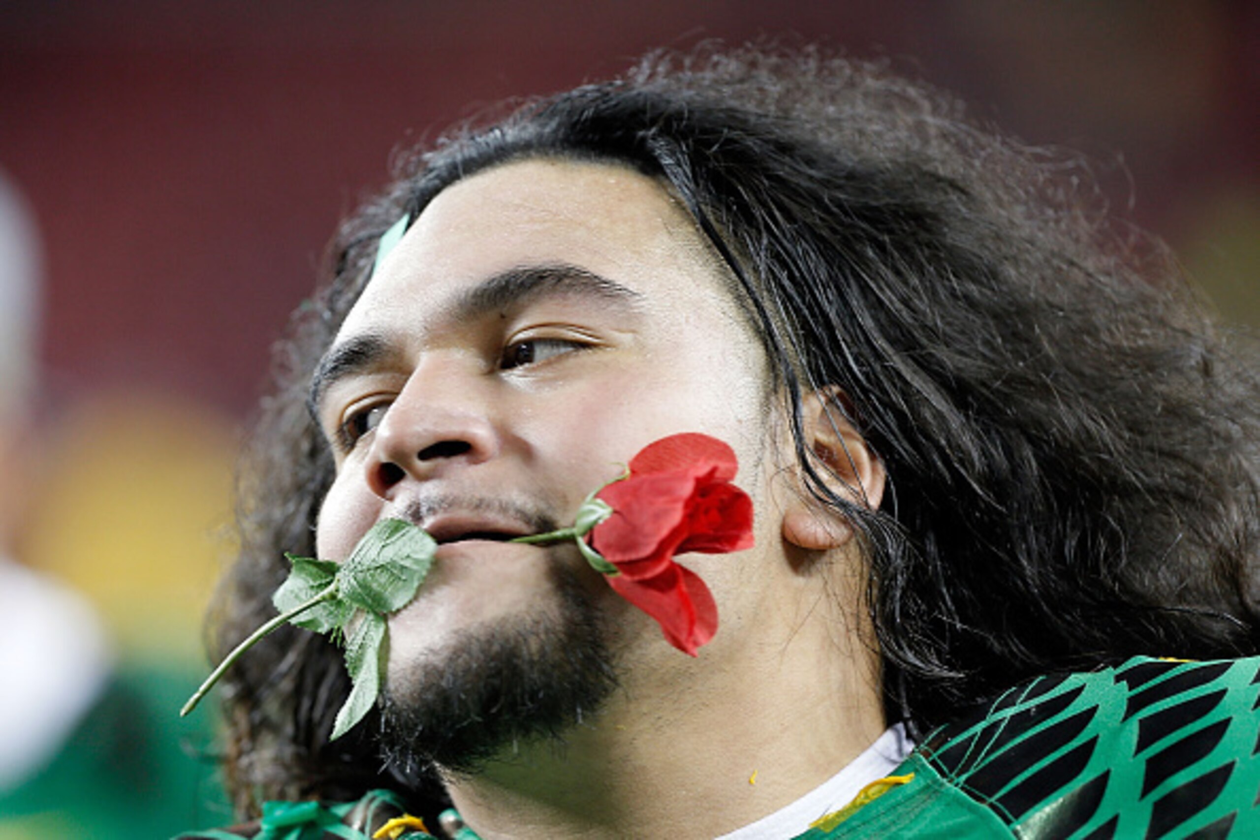 SANTA CLARA, CA - DECEMBER 05:  Austin Maloata #50 of the Oregon Ducks celebrates their PAC-12 victory against the Arizona Wildcats with a rose  at Levi's Stadium on December 5, 2014 in Santa Clara, California.  (Photo by Brian Bahr/Getty Images)