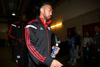 LOS ANGELES, CA - DECEMBER 07:  Lee Nguyen #24 the New England Revolution arrives at StubHub Center prior to the 2014 MLS Cup match between the New England Revolution and the Los Angeles Galaxy on December 7, 2014 in Los Angeles, California.  (Photo by Vi