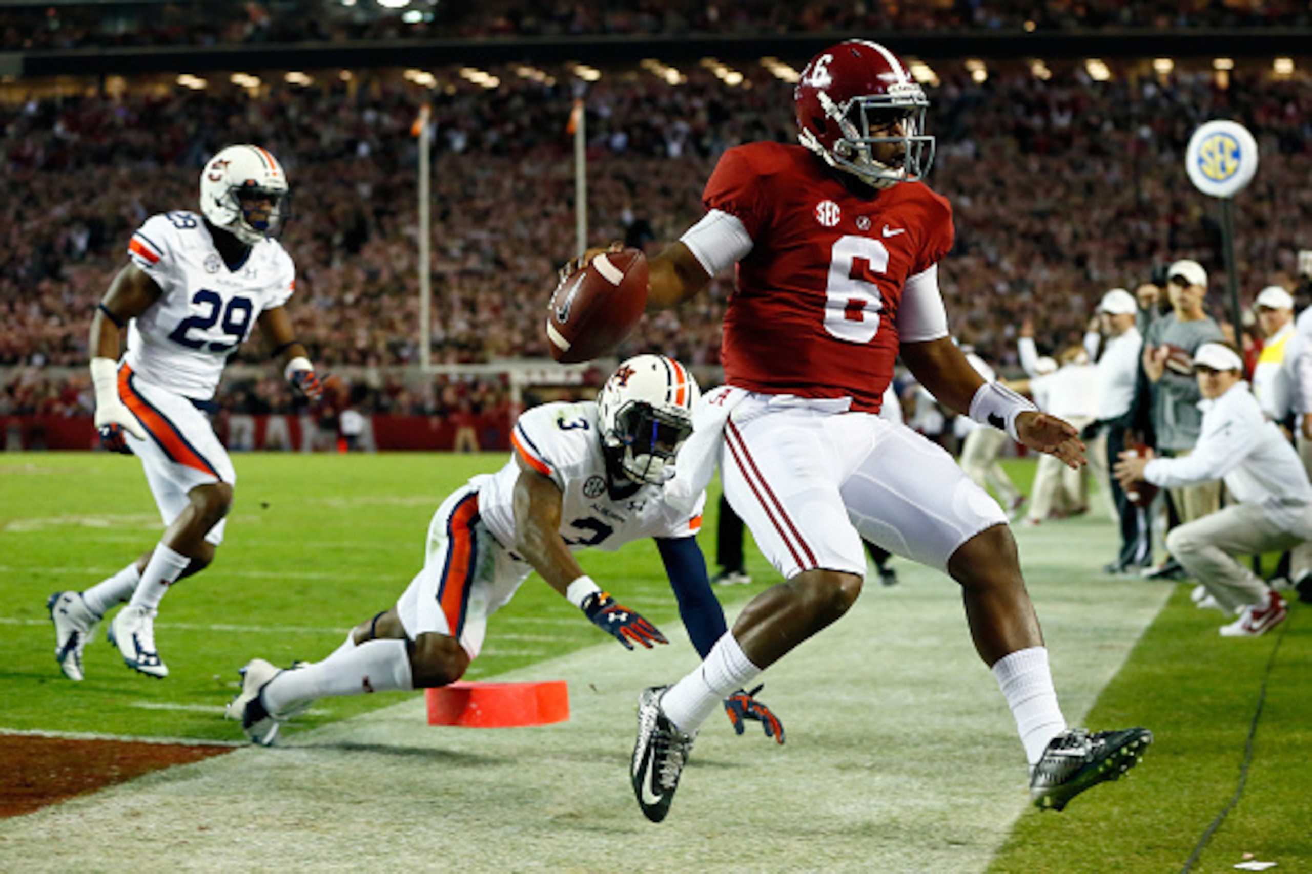 TUSCALOOSA, AL - NOVEMBER 29:  Blake Sims #6 of the Alabama Crimson Tide runs for an 11 yard touchdown in the fourth quarter against the Auburn Tigers during the Iron Bowl at Bryant-Denny Stadium on November 29, 2014 in Tuscaloosa, Alabama.  (Photo by Kev