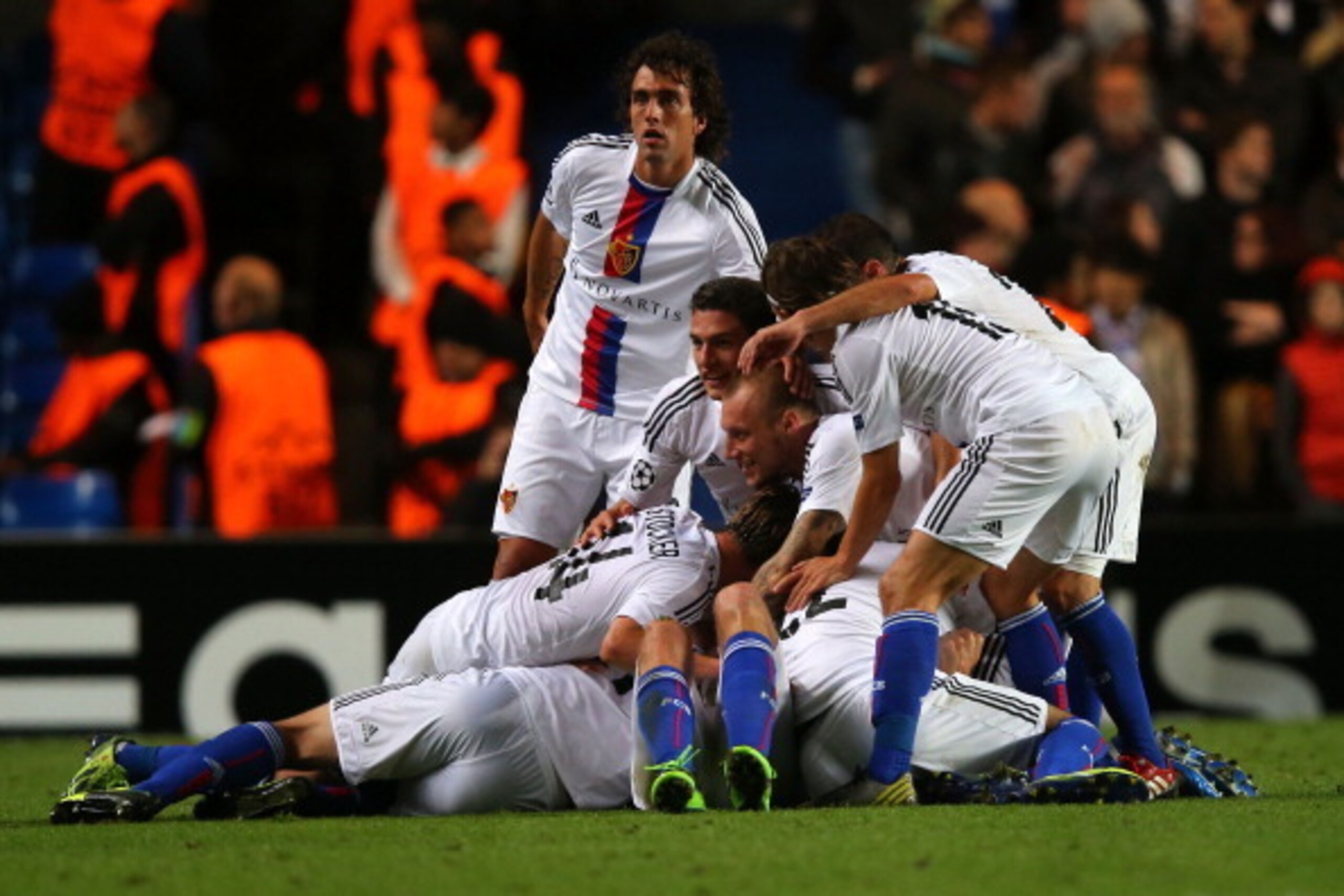 LONDON, ENGLAND - SEPTEMBER 18:  Marco Streller of FC Basel celebrates scoring their second goal with team mates during the UEFA Champions League Group E Match between Chelsea and FC Basel at Stamford Bridge on September 18, 2013 in London, England.  (Pho