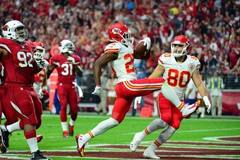 GLENDALE, AZ - DECEMBER 07:  Running back Jamaal Charles #25 of the Kansas City Chiefs celebrates a second quarter touchdown with tight end Anthony Fasano #80 during the NFL game at University of Phoenix Stadium on December 7, 2014 in Glendale, Arizona.  