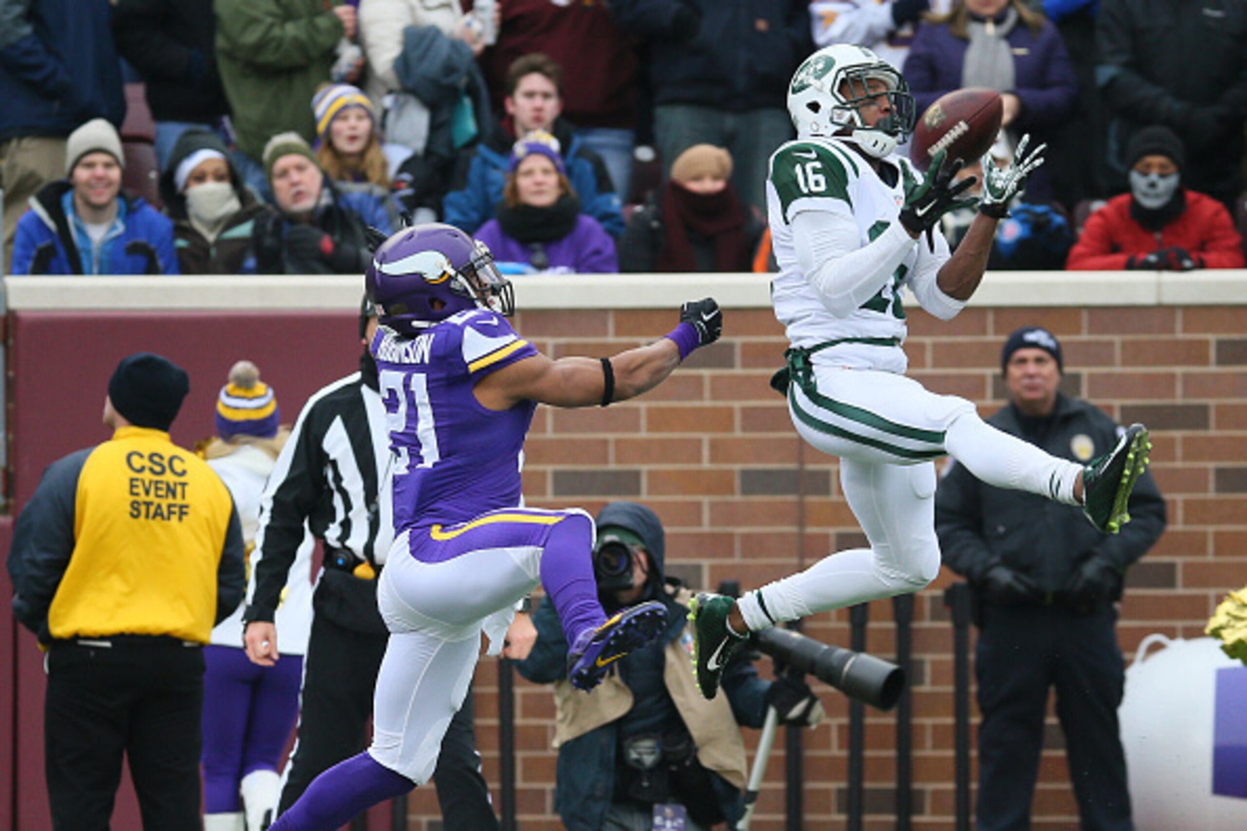 MINNEAPOLIS, MN - DECEMBER 7: Percy Harvin #16 of the New York Jets pulls in a touchdown pass while Josh Robinson #21 of the Minnesota Vikings applies pressure  in the first quarter on December 7, 2014 at TCF Bank Stadium in Minneapolis, Minnesota. (Photo