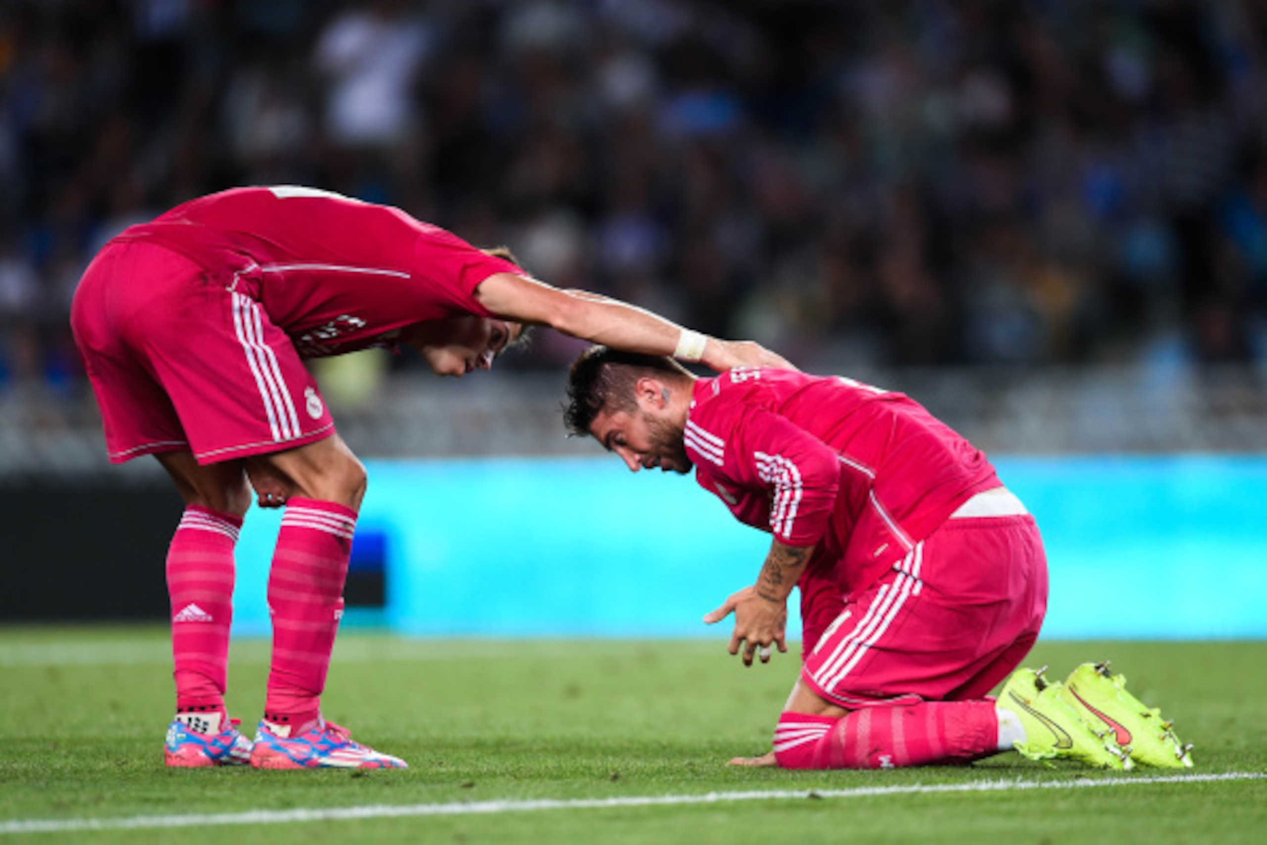 SAN SEBASTIAN, SPAIN - AUGUST 31:  Gareth Bale of Real Madrid CF helps to his team-mate Sergio Ramos of Real Madrid CF during the La Liga match between Real Sociedad de Futbol and Real Madrid CF at Estadio Anoeta on August 31, 2014 in San Sebastian, Spain