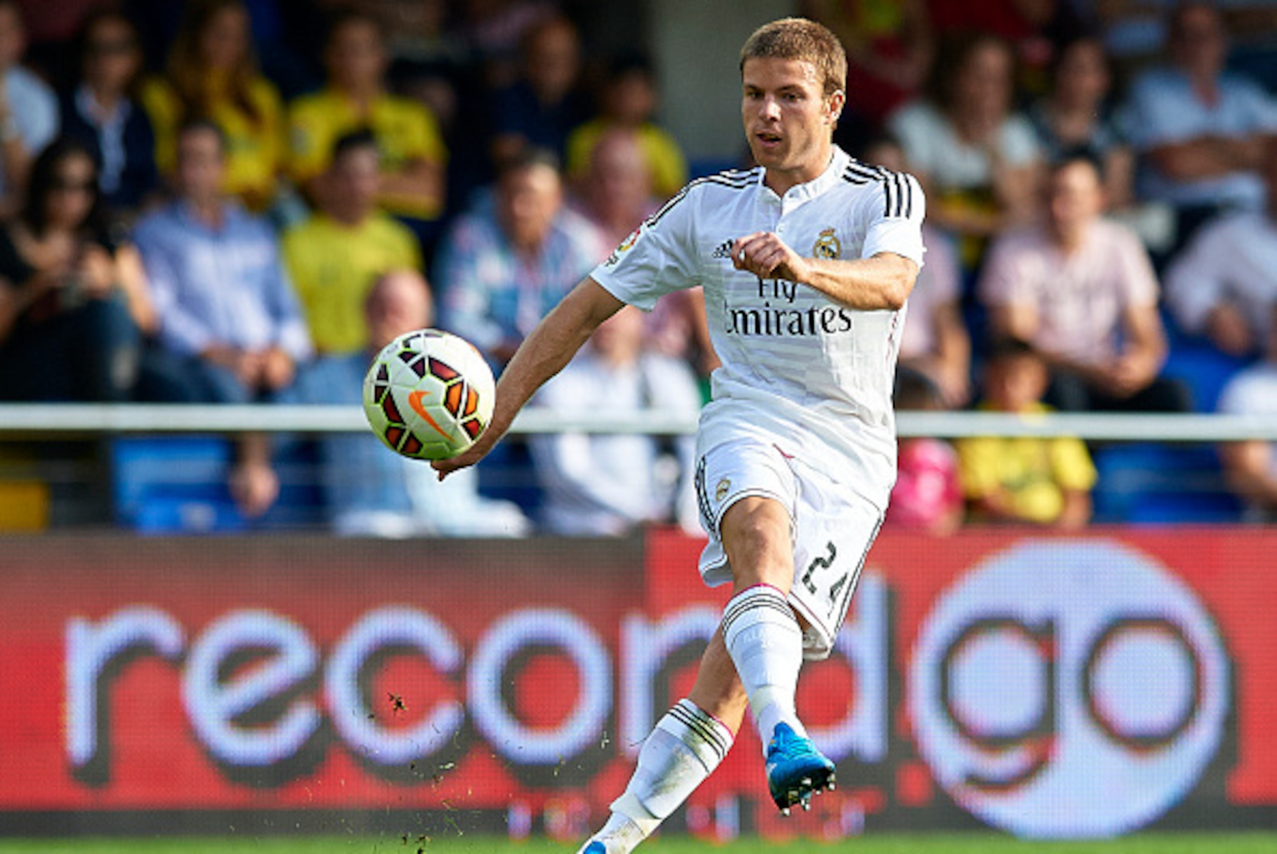 VILLARREAL, SPAIN - SEPTEMBER 27:  Asier Illarramendi of Real Madrid in action during the La Liga match between Villarreal CF and Real Madrid at El Madrigal on September 27, 2014 in Villarreal, Spain.  (Photo by Manuel Queimadelos Alonso/Getty Images)