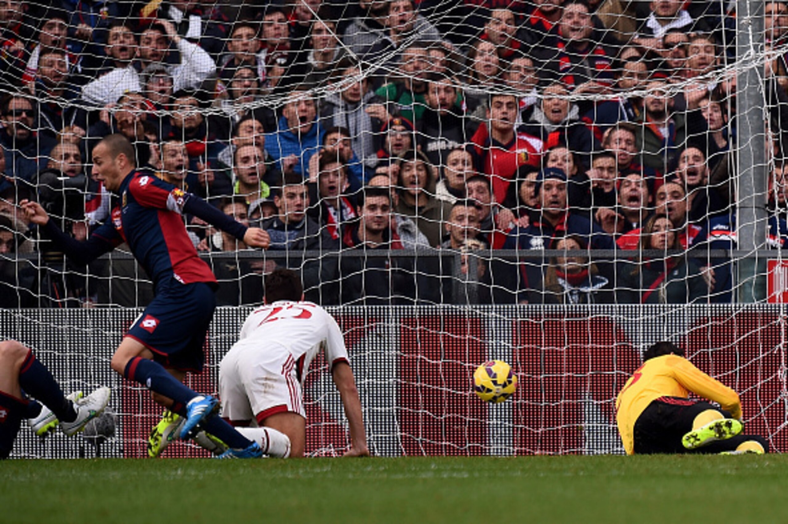 GENOA, ITALY - DECEMBER 07:  Luca Antonelli of Genoa scores the opening goal during the Serie A match between Genoa CFC and AC Milan at Stadio Luigi Ferraris on December 7, 2014 in Genoa, Italy.  (Photo by Tullio M. Puglia/Getty Images)