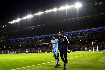 MANCHESTER, ENGLAND - DECEMBER 06:  Sergio Aguero of Manchester City leaves the field injured during the Barclays Premier League match between Manchester City and Everton at Etihad Stadium on December 6, 2014 in Manchester, England.  (Photo by Laurence Gr