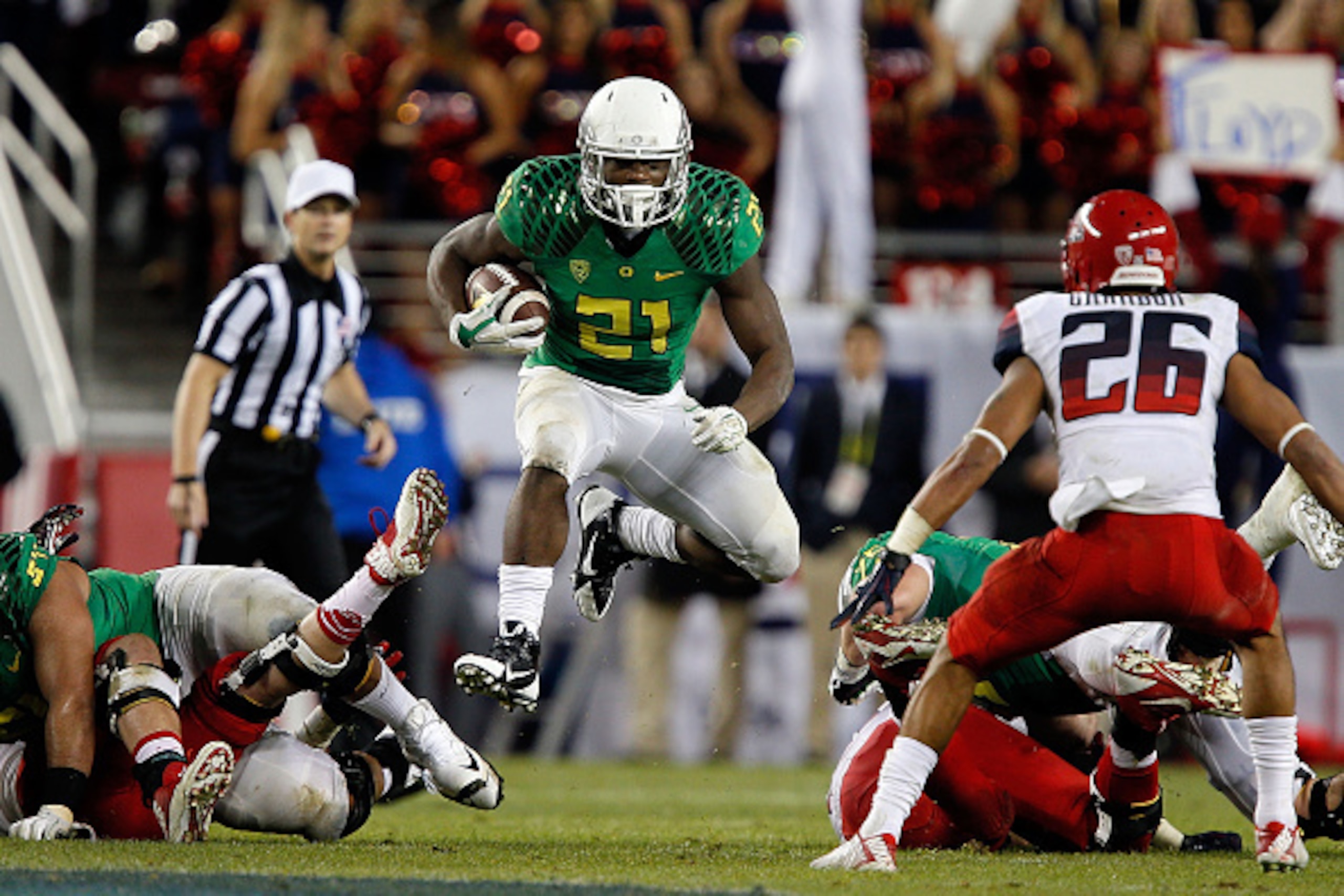 SANTA CLARA, CA - DECEMBER 05: Royce Freeman #21 of the Oregon Ducks breaks through traffic in the first half against the Arizona Wildcats during the PAC-12 Championships at Levi's Stadium on December 5, 2014 in Santa Clara, California. (Photo by Brian Ba