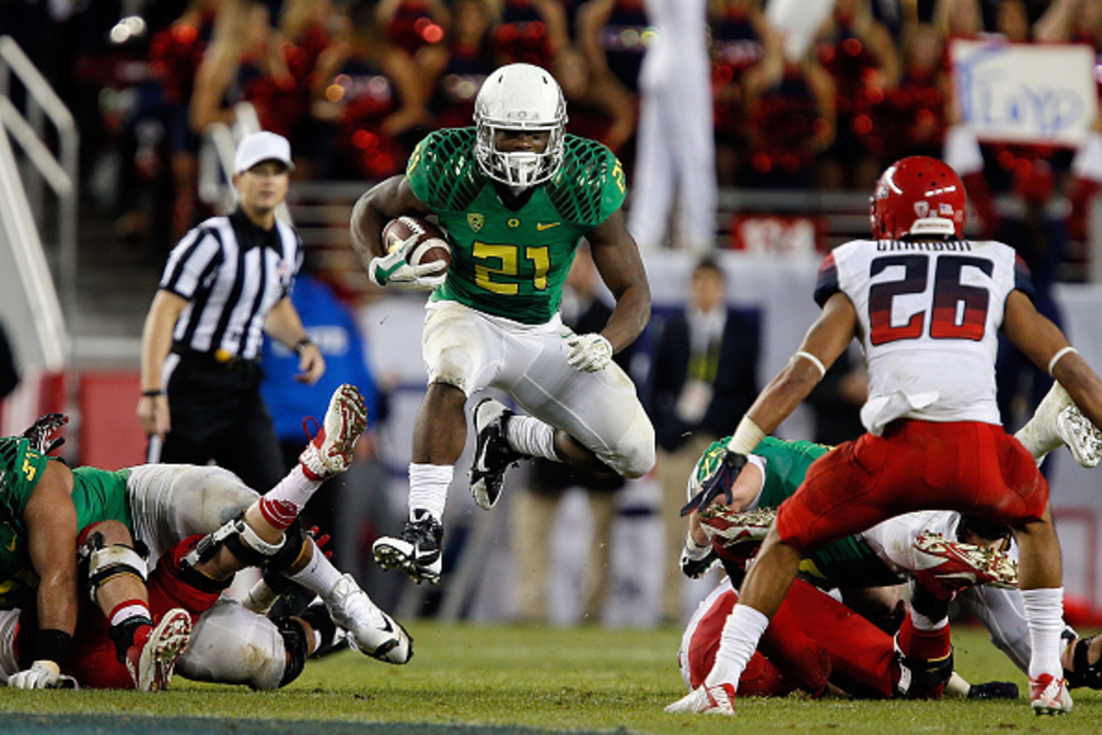 SANTA CLARA, CA - DECEMBER 05: Royce Freeman #21 of the Oregon Ducks breaks through traffic in the first half against the Arizona Wildcats during the PAC-12 Championships at Levi's Stadium on December 5, 2014 in Santa Clara, California. (Photo by Brian Ba SANTA CLARA, CA - DECEMBER 05: Royce Freeman #21 of the Oregon Ducks breaks through traffic in the first half against the Arizona Wildcats during the PAC-12 Championships at Levi's Stadium on December 5, 2014 in Santa Clara, California. (Photo by Brian Ba