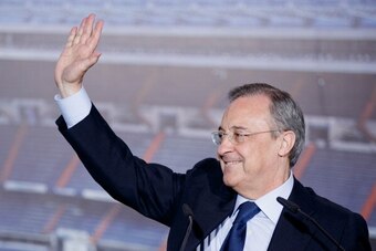 MADRID, SPAIN - JULY 13:  President Florentino Perez greets the audience during Asier Illarramendi presentation as a new Real Madrid player at Estadio Bernabeu on July 13, 2013 in Madrid, Spain.  (Photo by Gonzalo Arroyo Moreno/Getty Images)