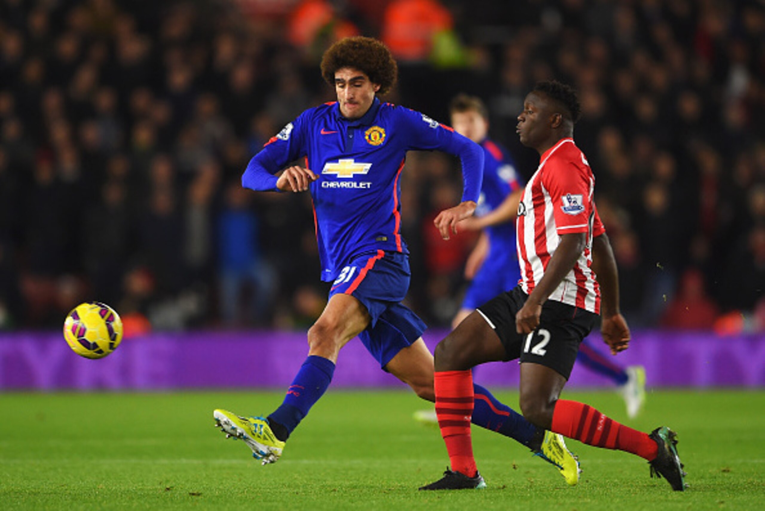 SOUTHAMPTON, ENGLAND - DECEMBER 08: Marouane Fellaini of Manchester United closes down Victor Wanyama of Southampton during the Barclays Premier League match between Southampton and Manchester United at St Mary's Stadium on December 8, 2014 in Southampton SOUTHAMPTON, ENGLAND - DECEMBER 08: Marouane Fellaini of Manchester United closes down Victor Wanyama of Southampton during the Barclays Premier League match between Southampton and Manchester United at St Mary's Stadium on December 8, 2014 in Southampton