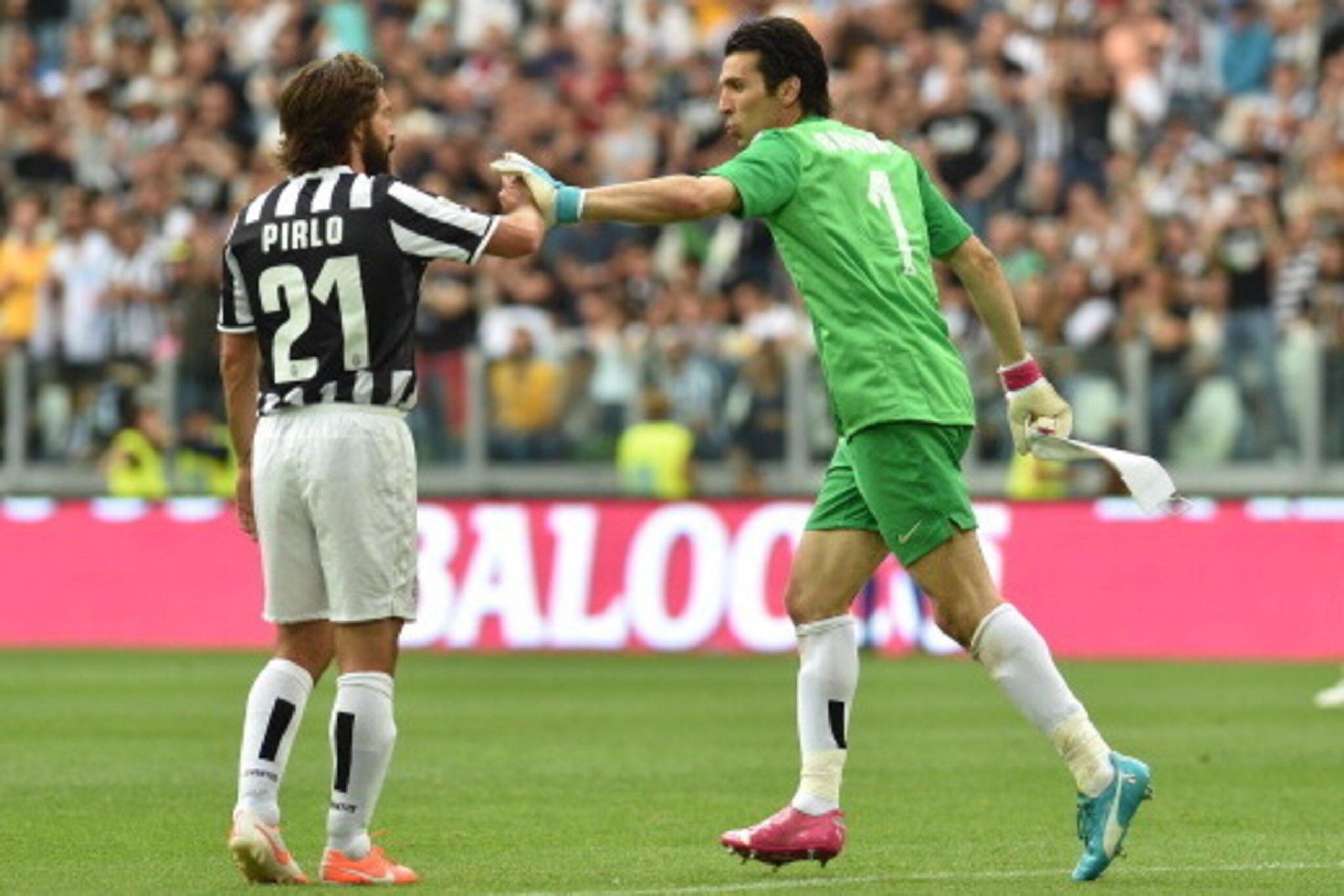 TURIN, ITALY - MAY 18:  Gianluigi Buffon (R) of Juventus is replaced and greets Andrea Pirlo during the Serie A match between Juventus and Cagliari Calcio at Juventus Arena on May 18, 2014 in Turin, Italy.  (Photo by Valerio Pennicino/Getty Images)