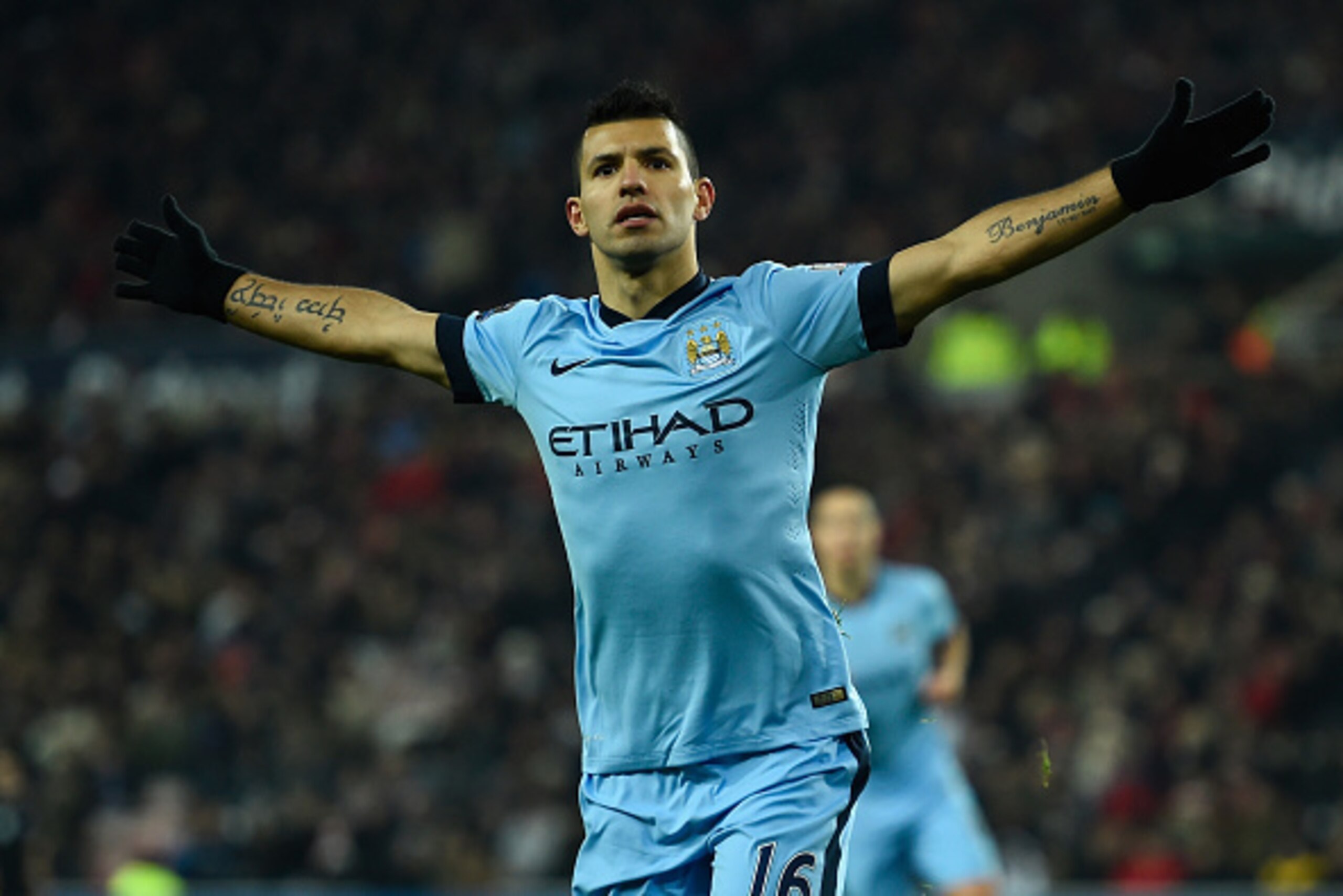 SUNDERLAND, ENGLAND - DECEMBER 03:  Sergio Aguero of Manchester City celebrates after scoring during the Barclays Premier League match between Sunderland and Manchester City at Stadium of Light on December 3, 2014 in Sunderland, England.  (Photo by Mike H