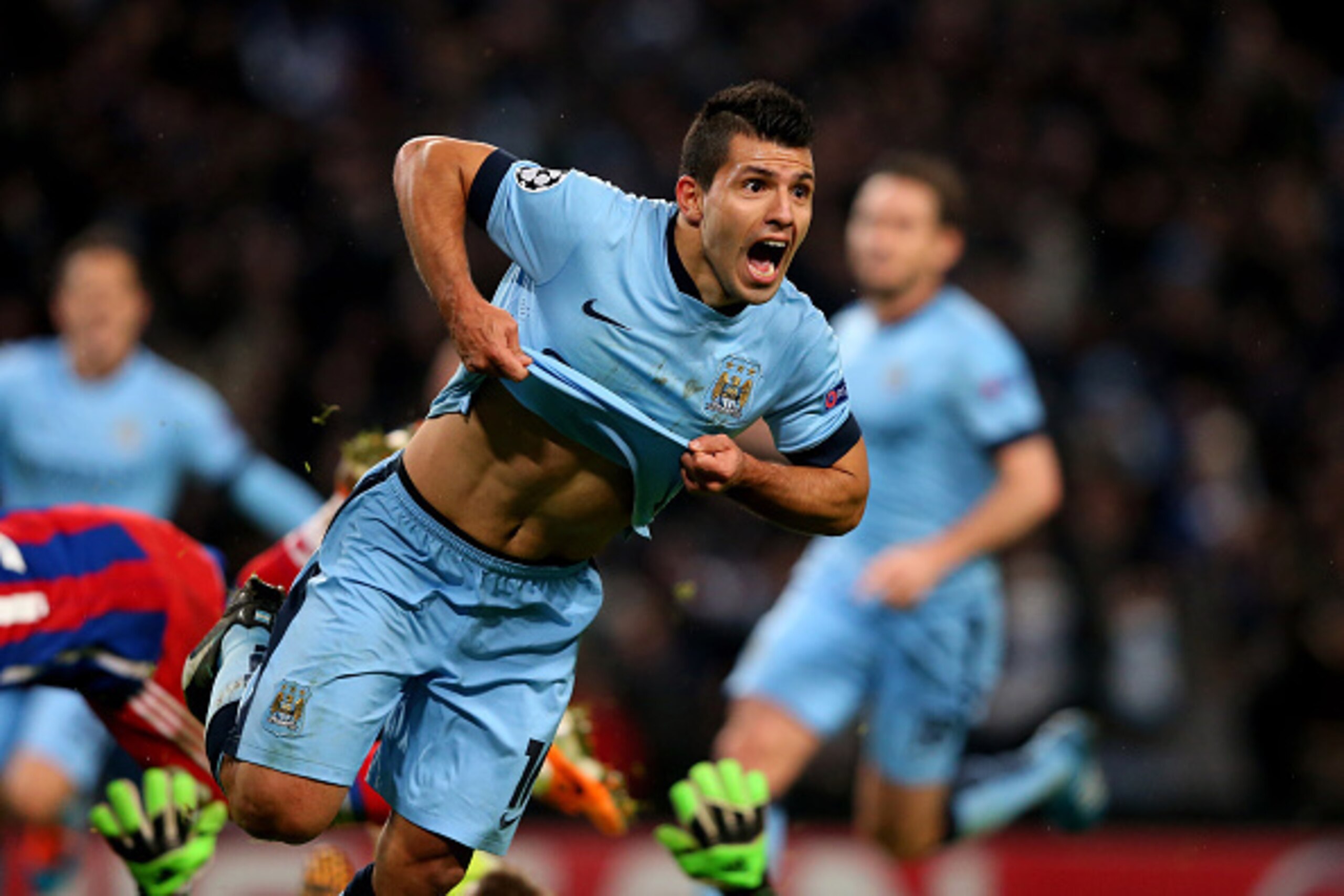 MANCHESTER, ENGLAND - NOVEMBER 25:  Sergio Aguero of Manchester City celebrates after scoring his team's third and matchwinning goal during the UEFA Champions League Group E match between Manchester City and FC Bayern Muenchen at the Etihad Stadium on Nov