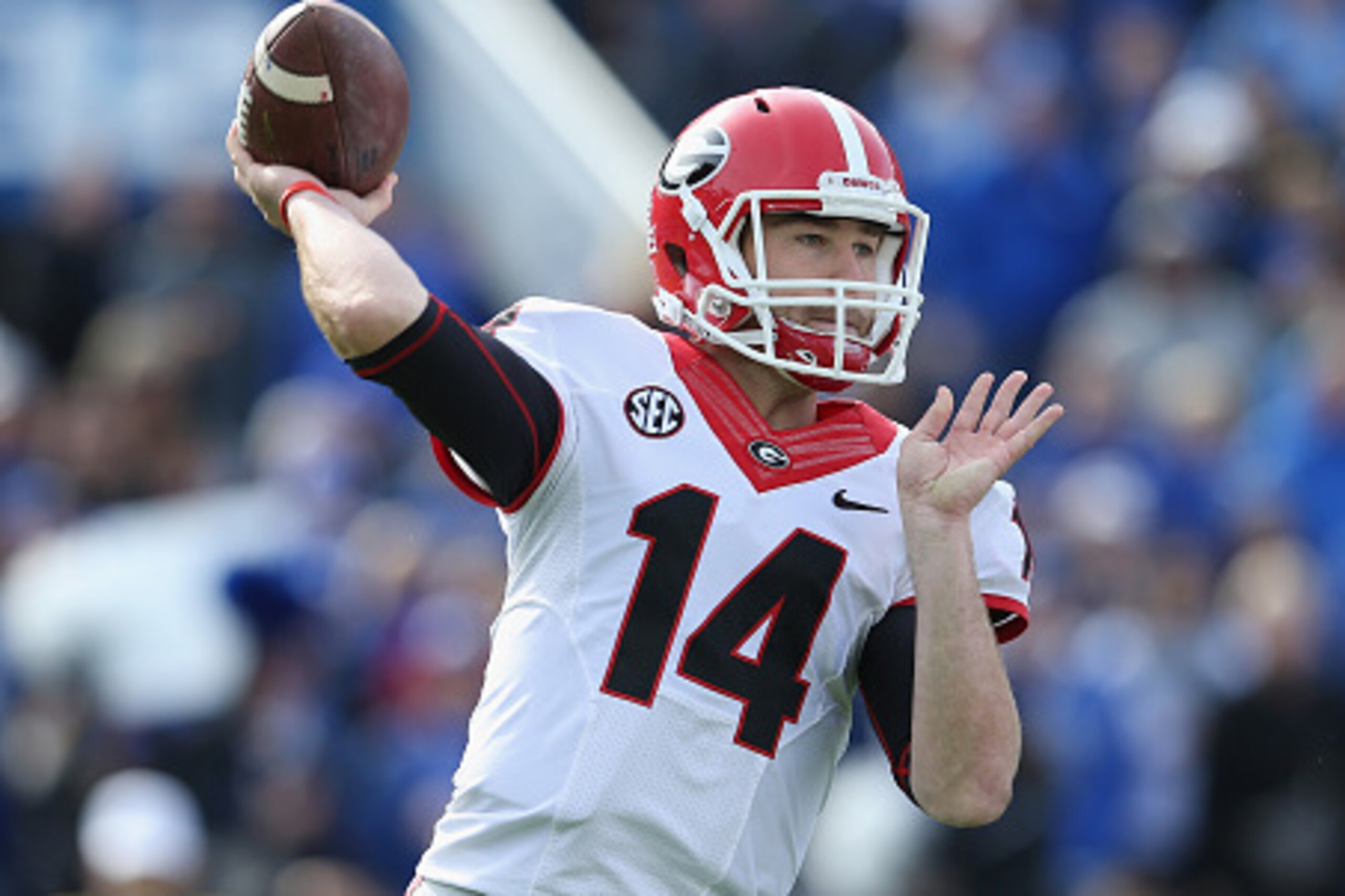 LEXINGTON, KY - NOVEMBER 08:  Hutson Mason #14 of the Georgia Bulldogs throws a pass during the game against the Kentucky Wildcats at Commonwealth Stadium on November 8, 2014 in Lexington, Kentucky.  (Photo by Andy Lyons/Getty Images)