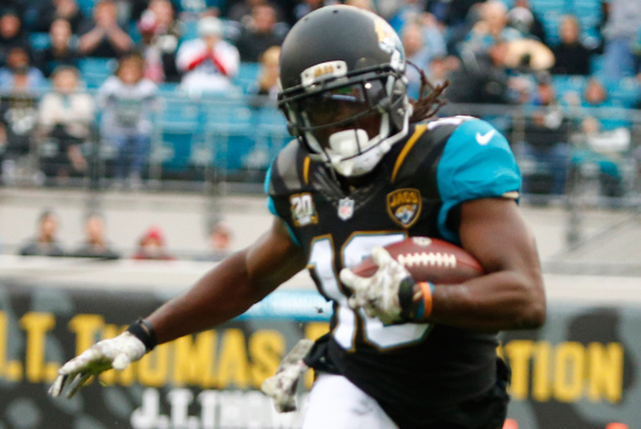 JACKSONVILLE, FL - DECEMBER 07:  Denard Robinson #16 of the Jacksonville Jaguars runs for yardage during the game against the Houston Texans at EverBank Field on December 7, 2014 in Jacksonville, Florida.  (Photo by Sam Greenwood/Getty Images)