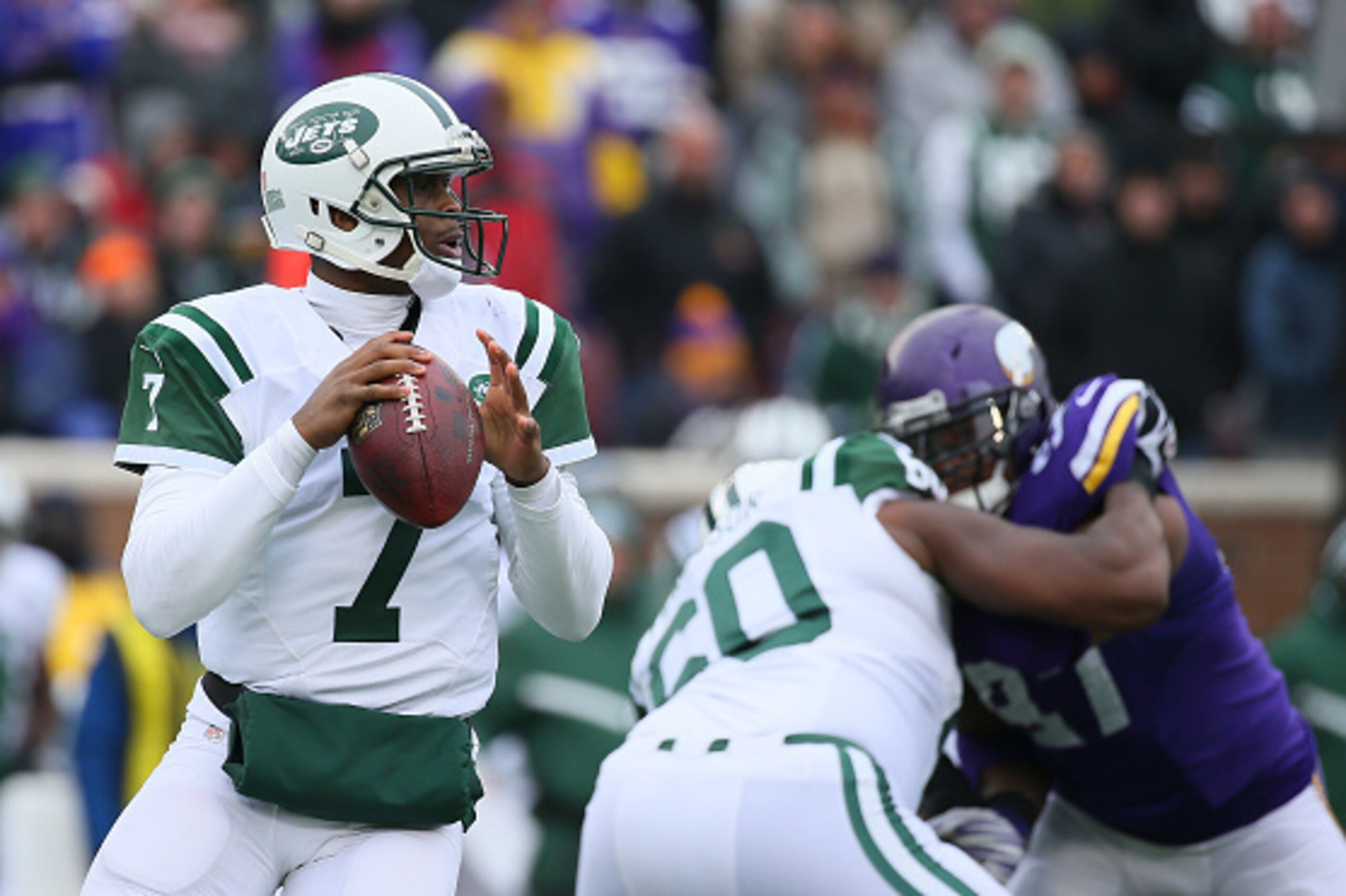 MINNEAPOLIS, MN - DECEMBER 7: Geno Smith #7 of the New York Jets looks for an open receiver against the Minnesota Vikings in the second quarter on December 7, 2014 at TCF Bank Stadium in Minneapolis, Minnesota. (Photo by Adam Bettcher/Getty Images)